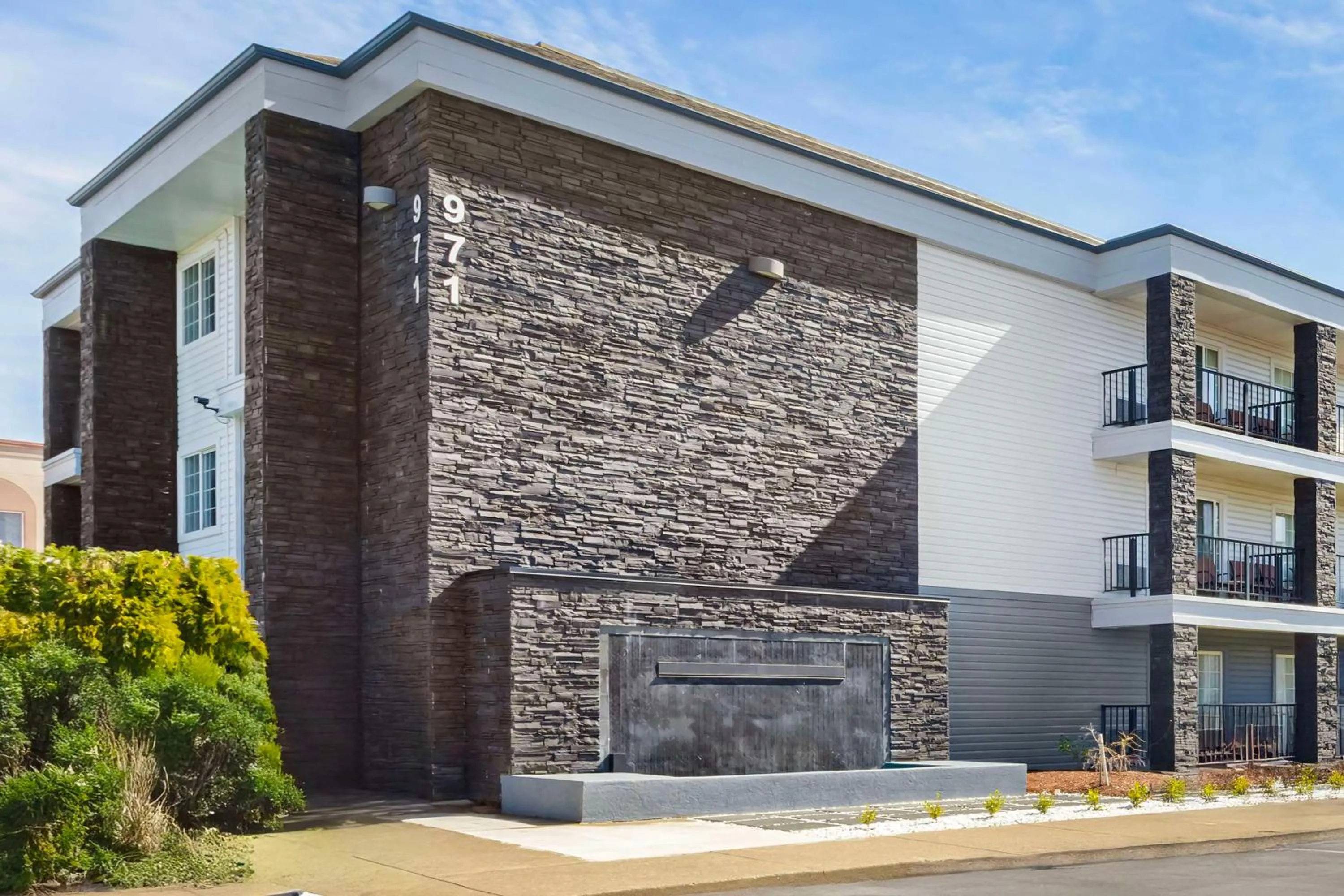 Property building in Best Western Plus Grand Manor Inn