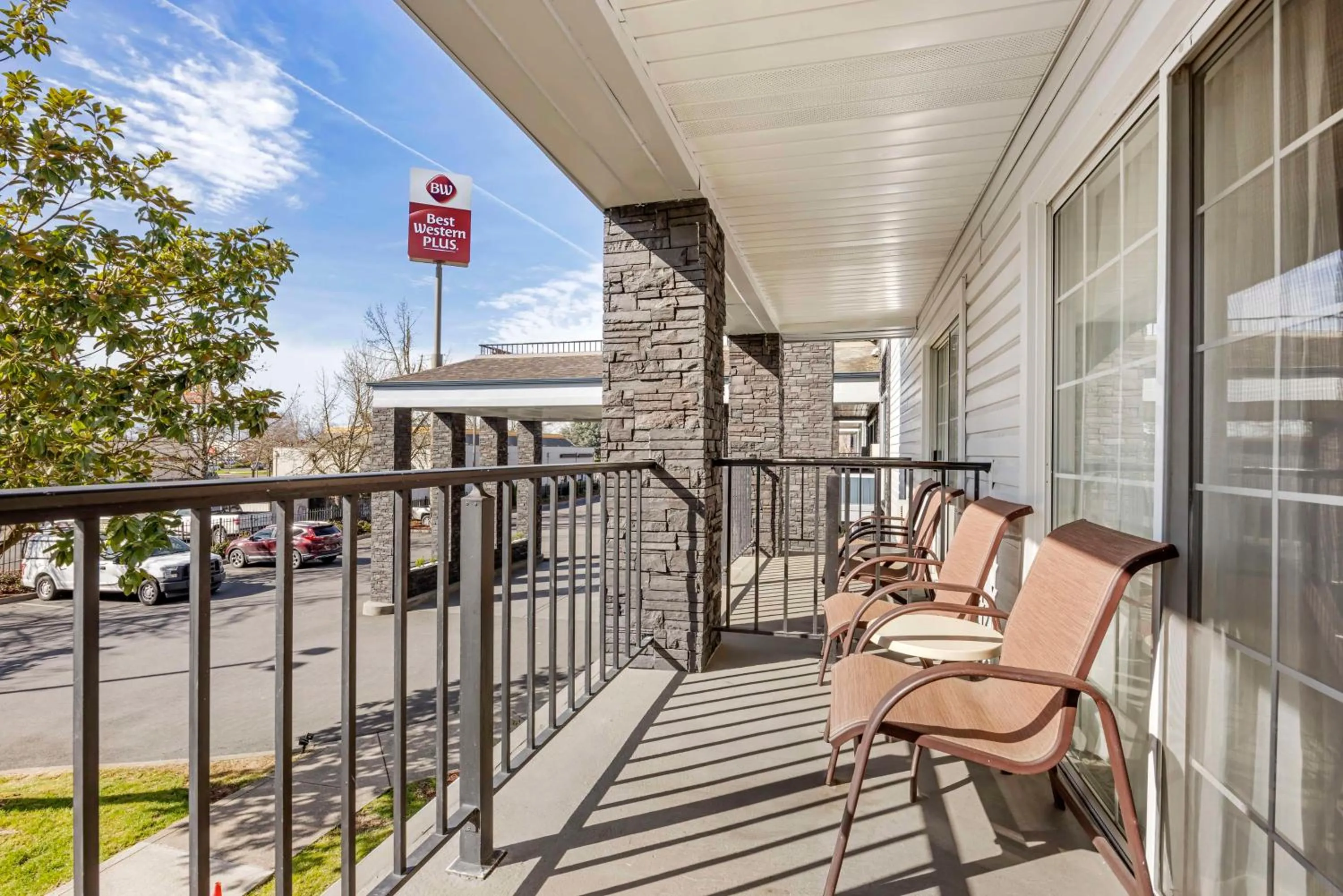 Bedroom in Best Western Plus Grand Manor Inn