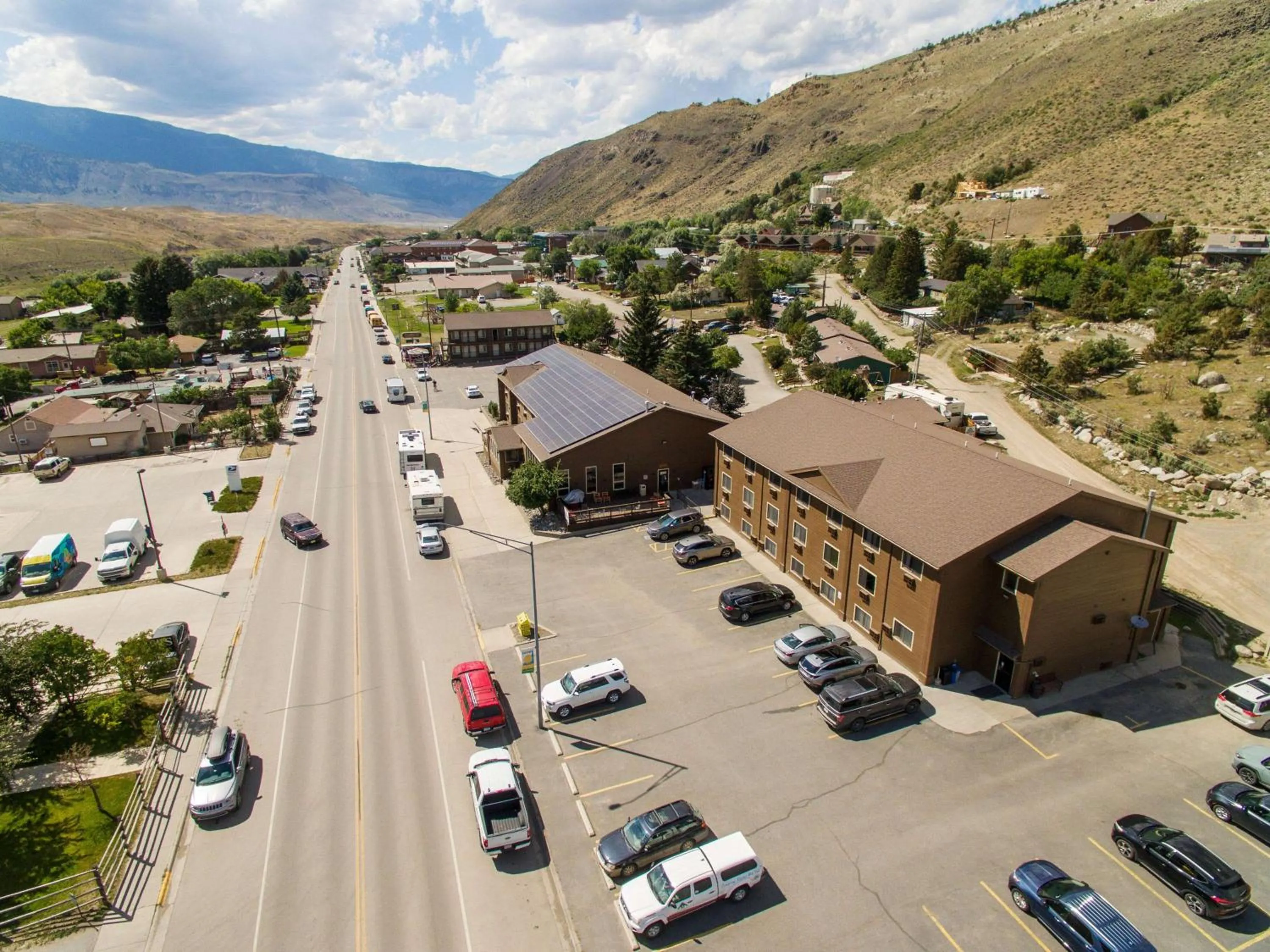 Property building in Super 8 by Wyndham Gardiner/Yellowstone Park Area