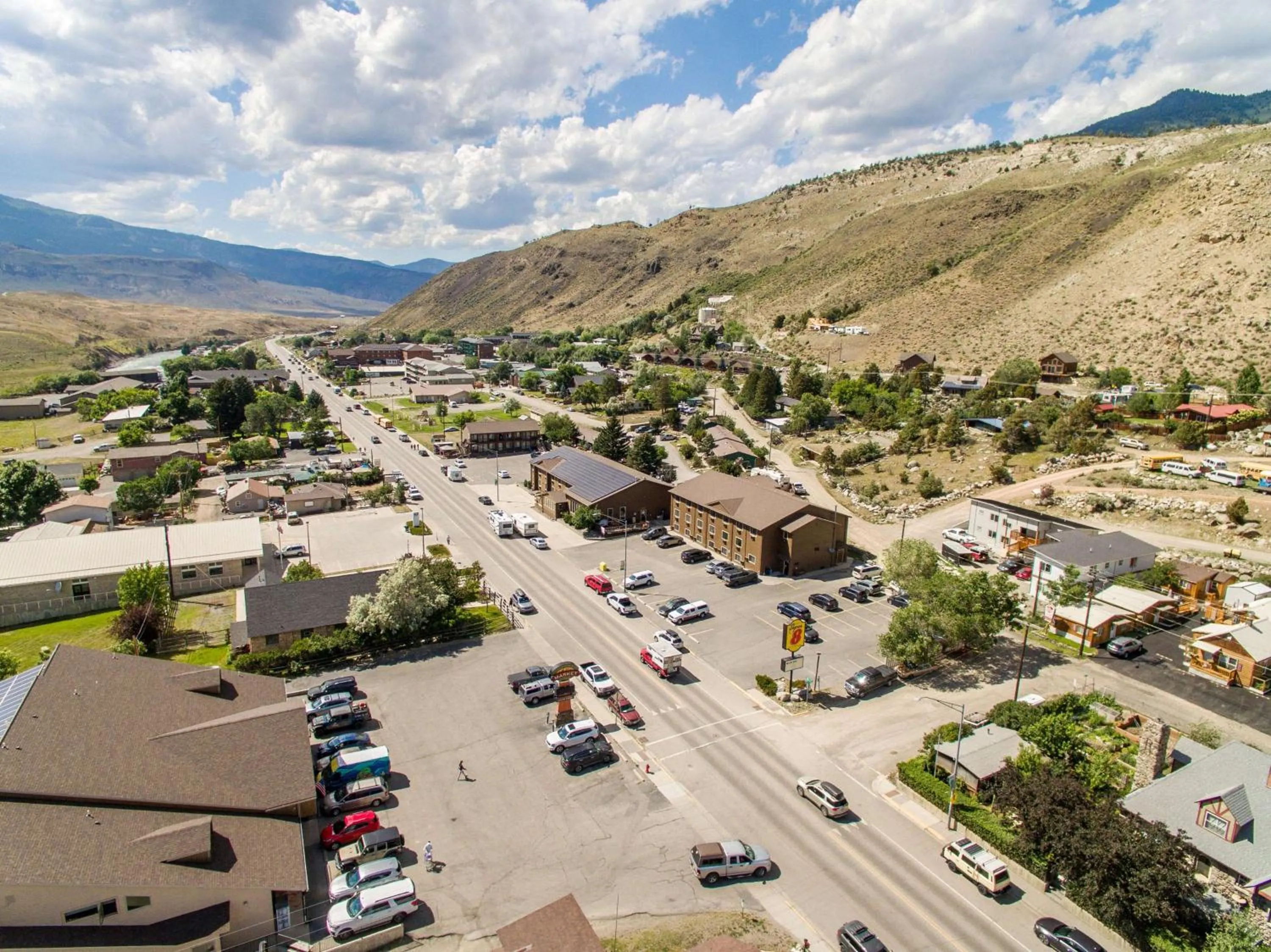 Property building in Super 8 by Wyndham Gardiner/Yellowstone Park Area