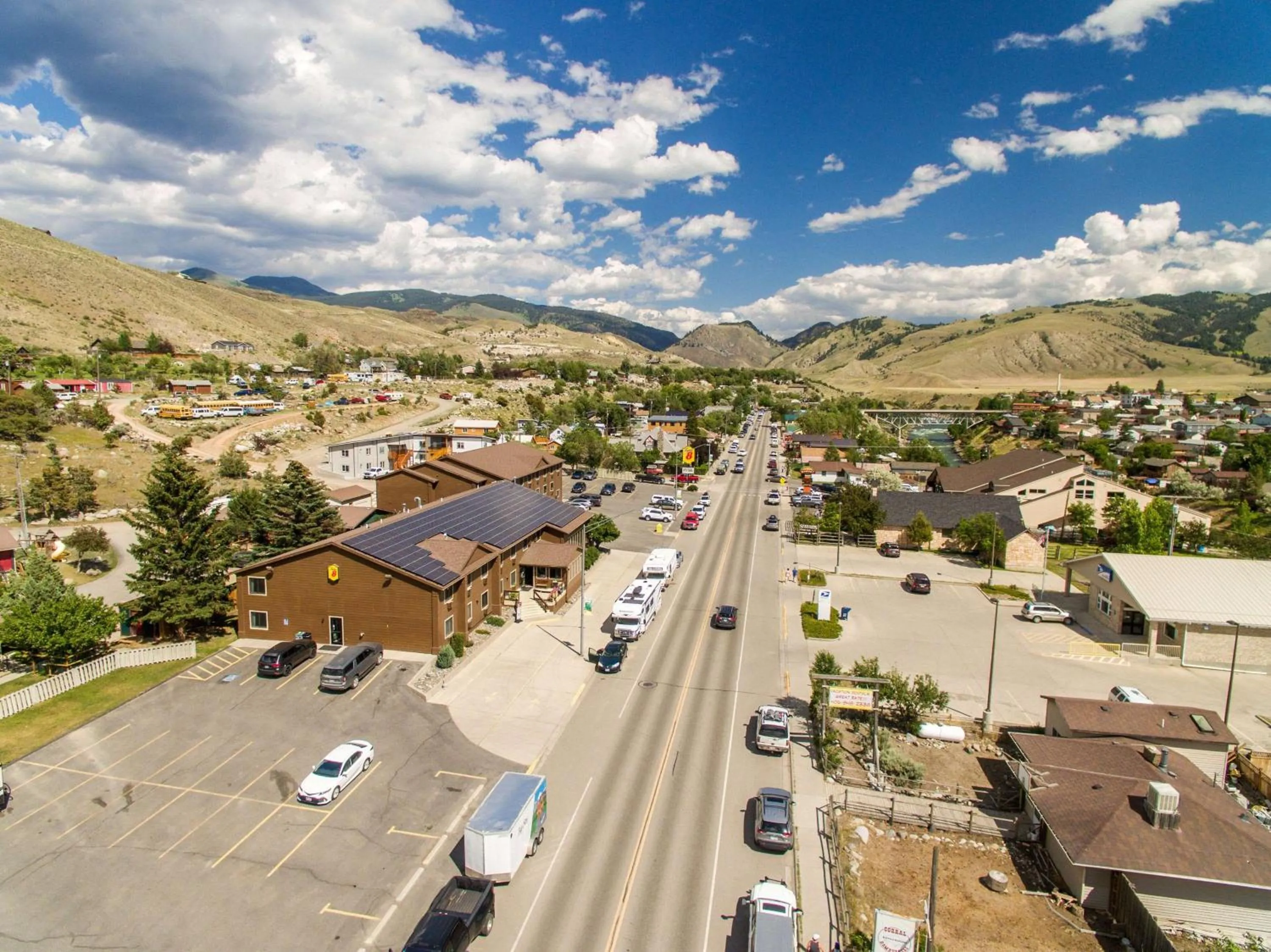 Property building in Super 8 by Wyndham Gardiner/Yellowstone Park Area