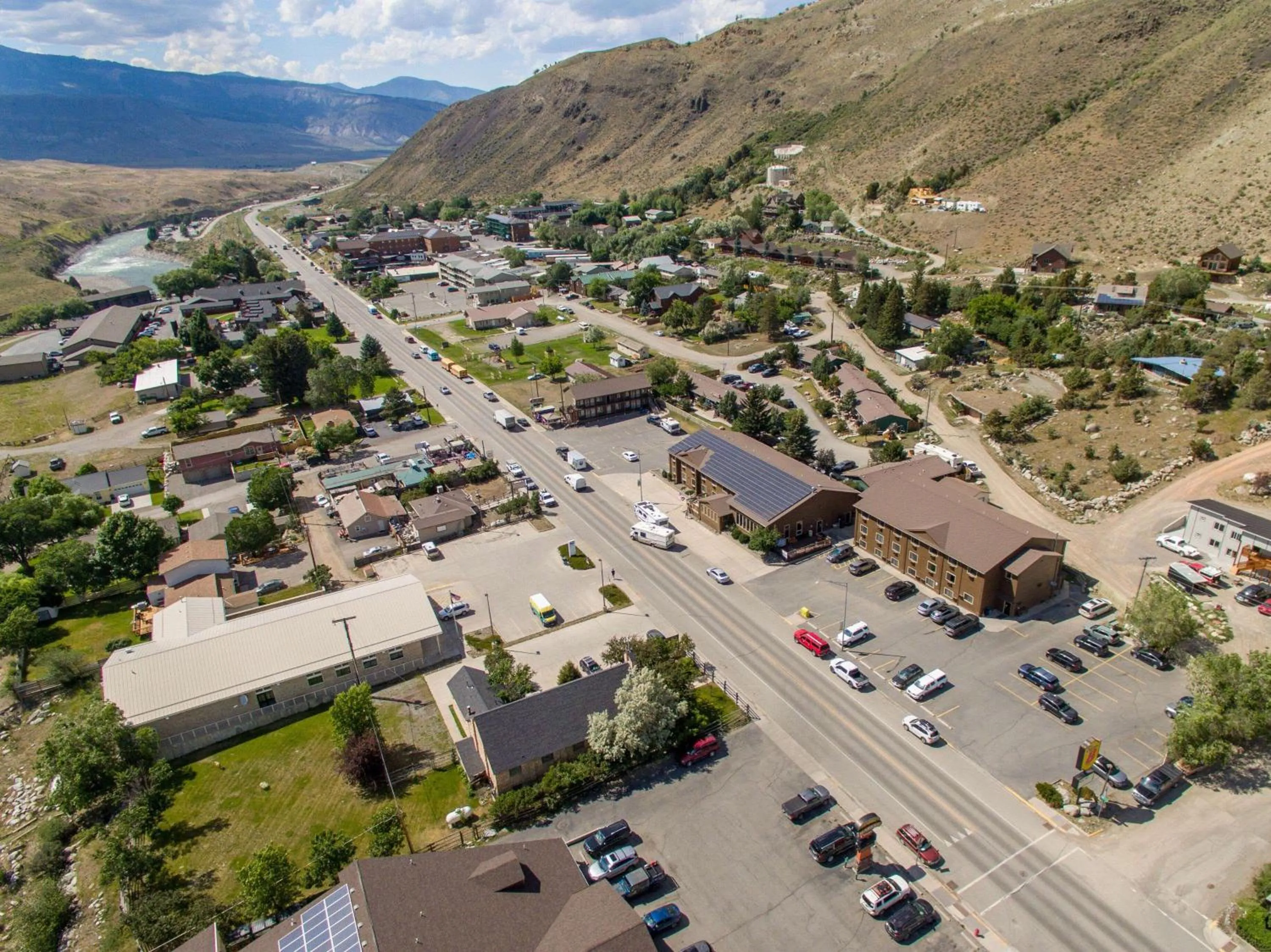 Property building in Super 8 by Wyndham Gardiner/Yellowstone Park Area