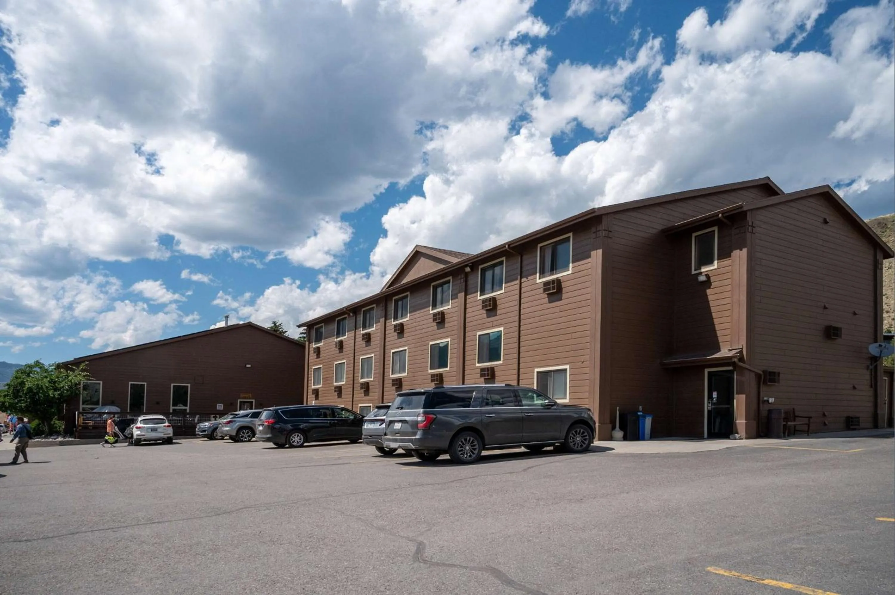 Property building in Super 8 by Wyndham Gardiner/Yellowstone Park Area