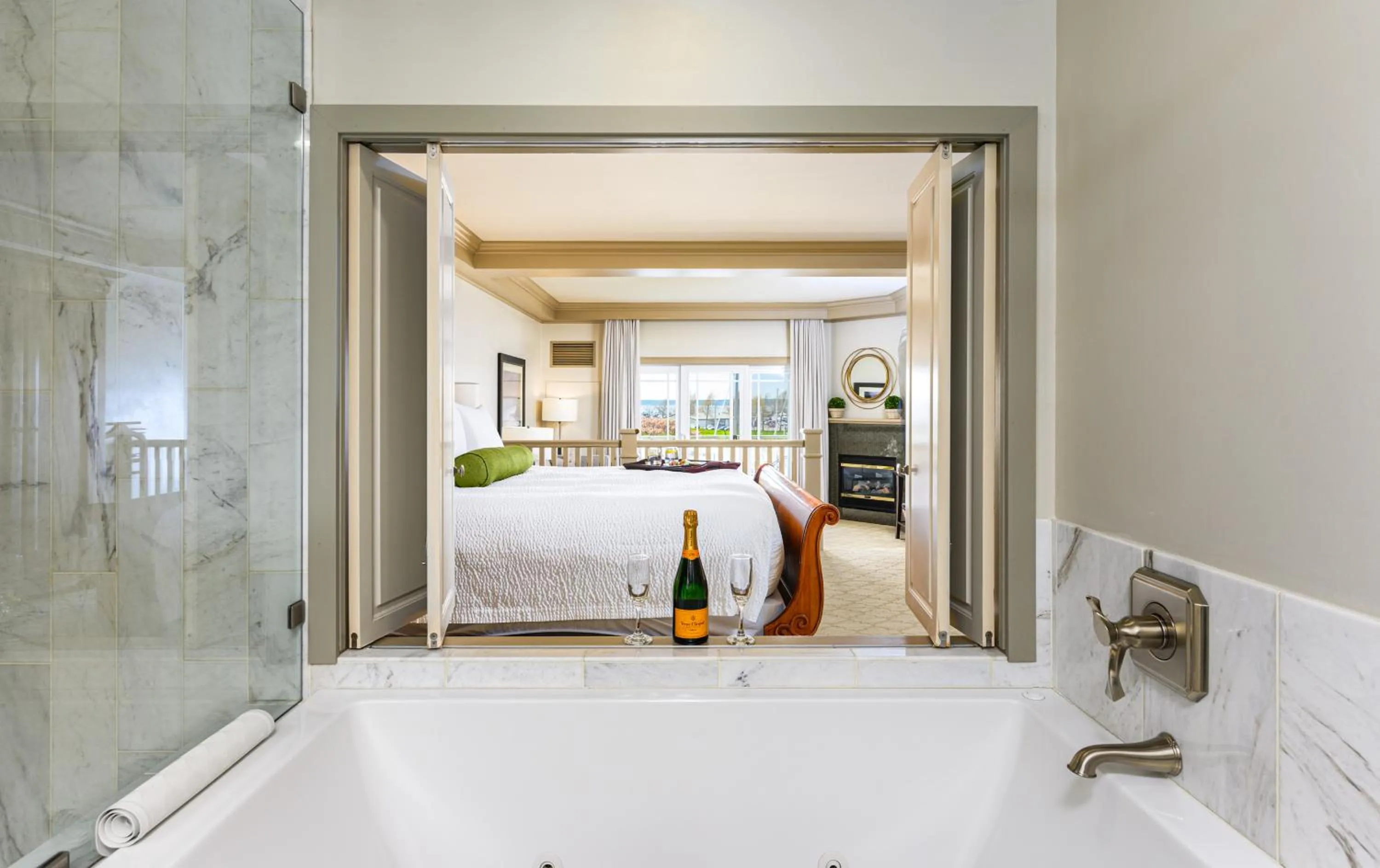 Bedroom, Bed in Hotel Bellwether on Bellingham Bay