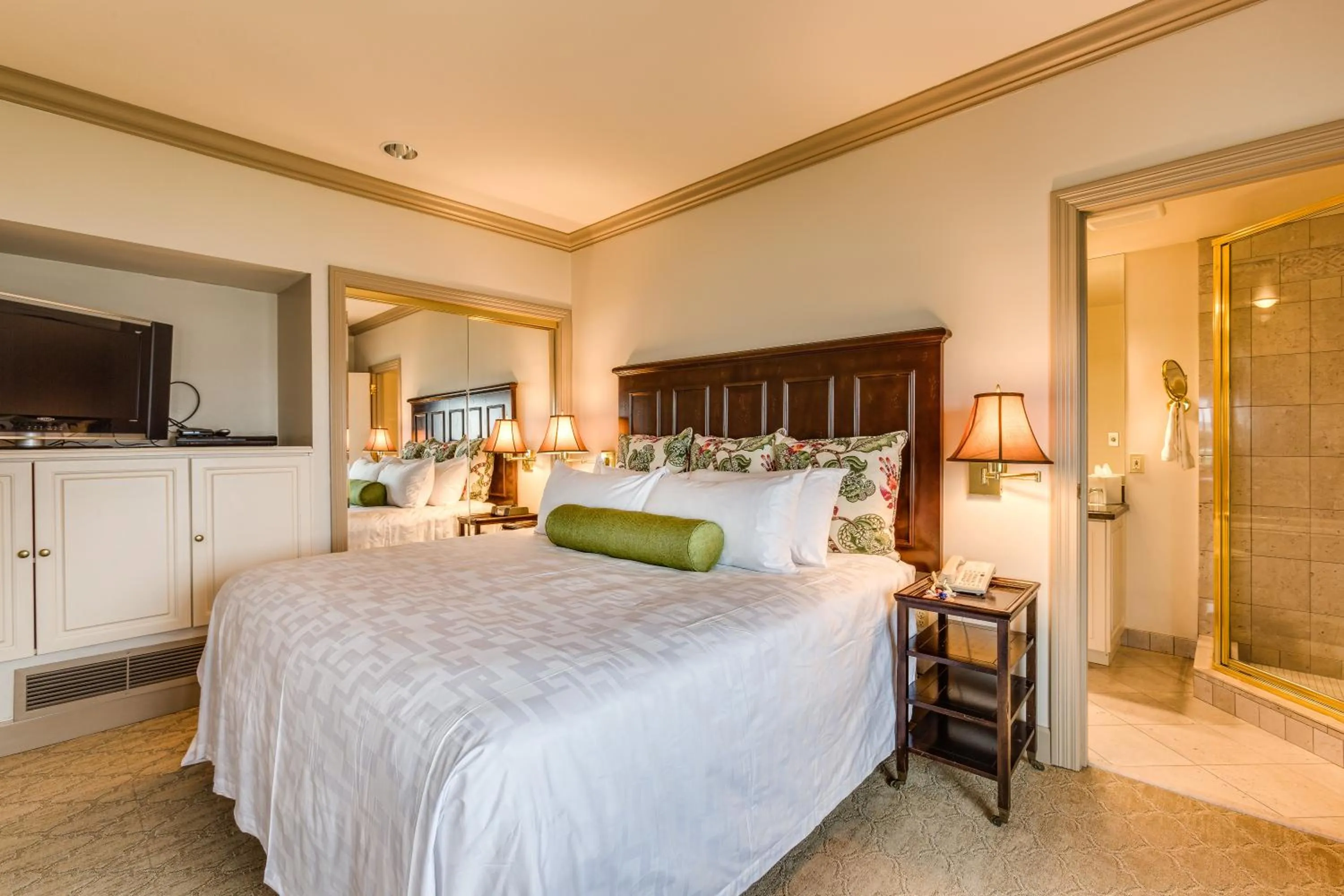 Photo of the whole room, Bed in Hotel Bellwether on Bellingham Bay