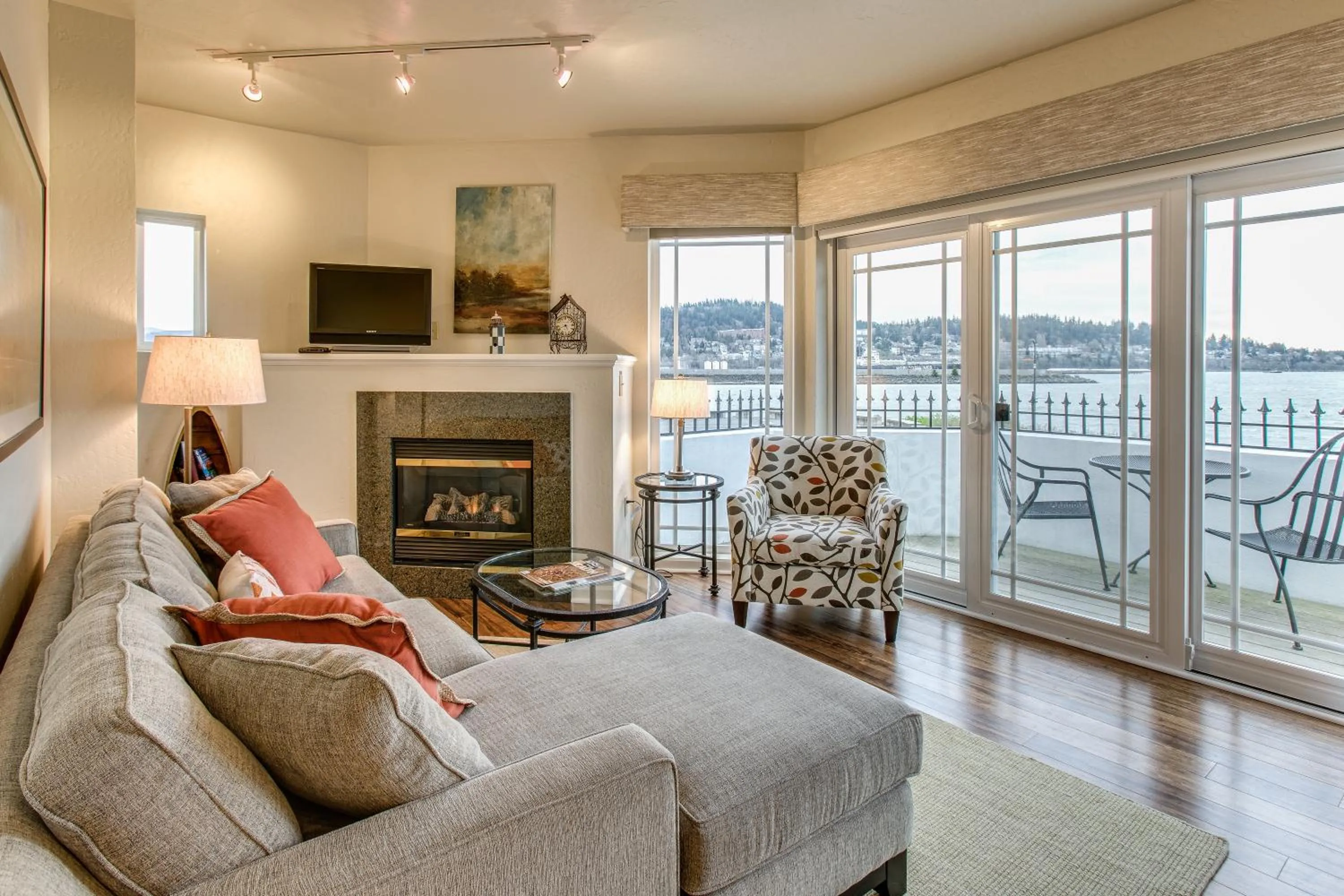 Communal lounge/ TV room in Hotel Bellwether on Bellingham Bay