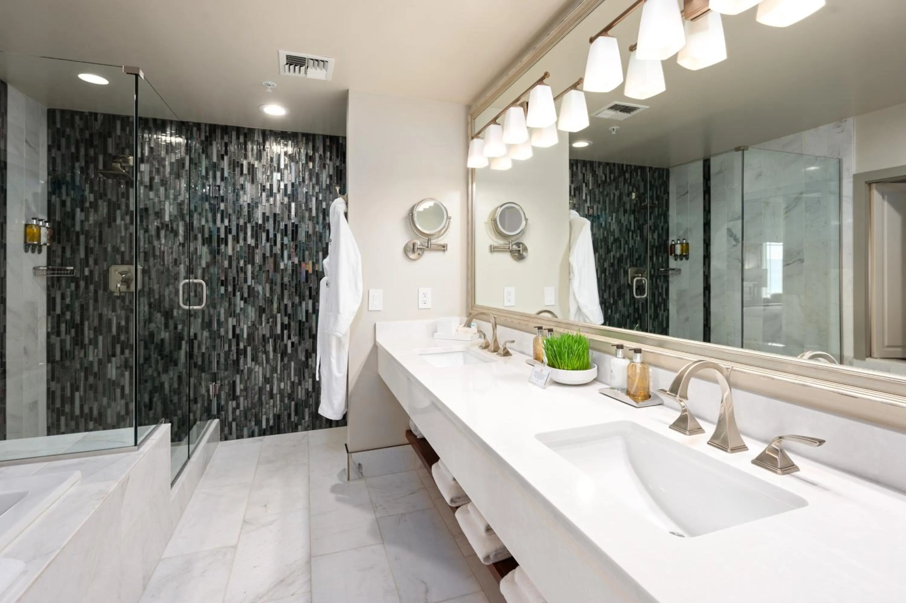 Shower in Hotel Bellwether on Bellingham Bay