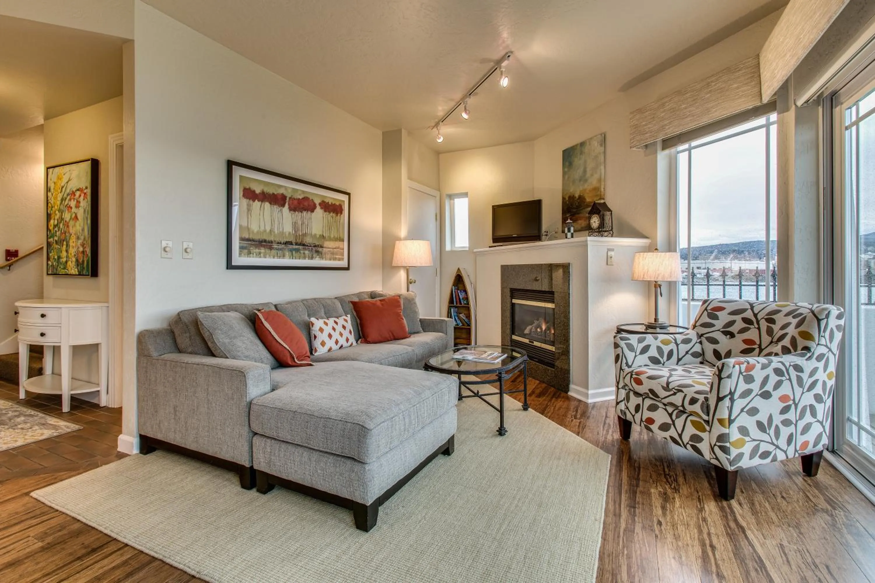 Communal lounge/ TV room in Hotel Bellwether on Bellingham Bay