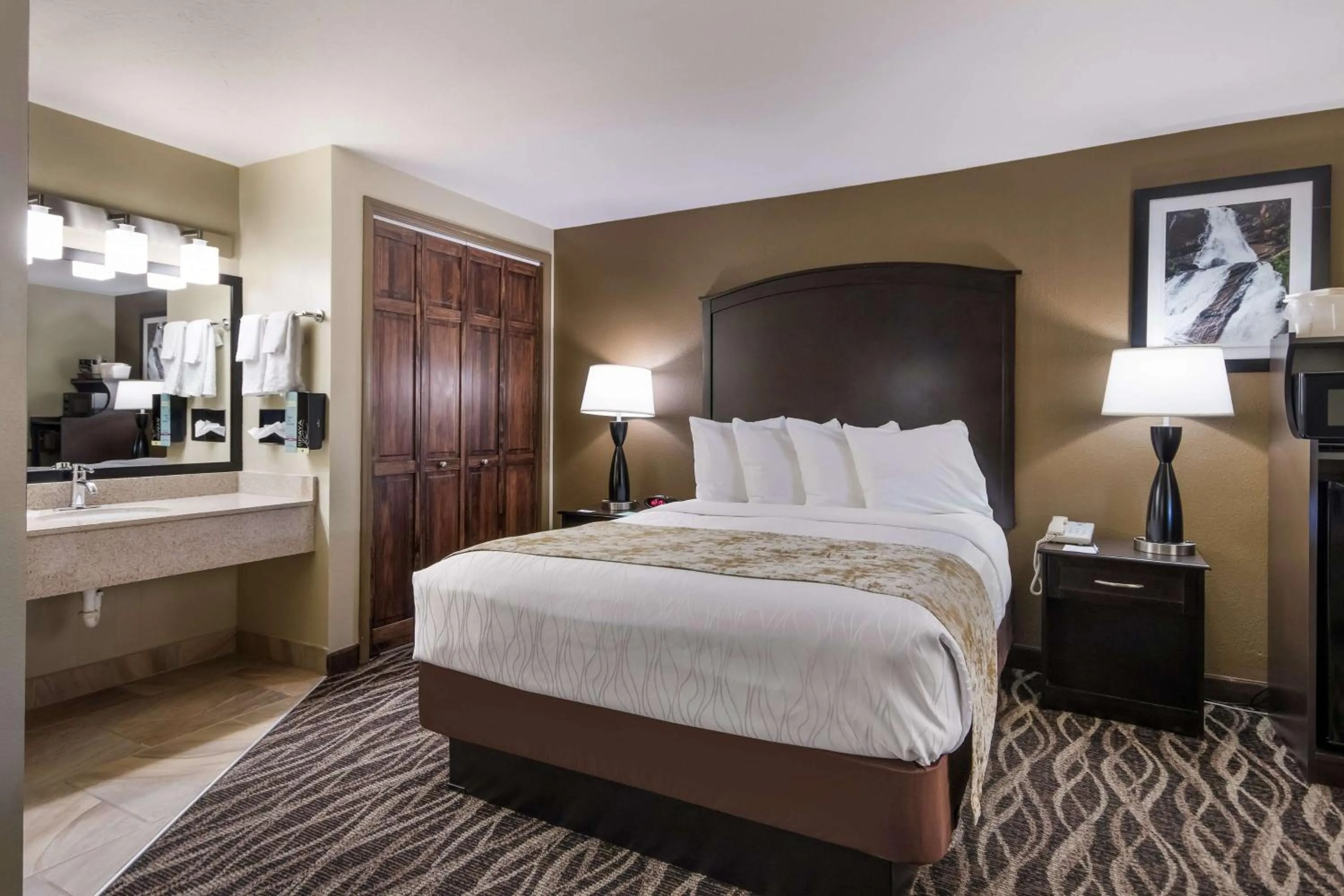 Bedroom, Bed in Best Western Weston Inn