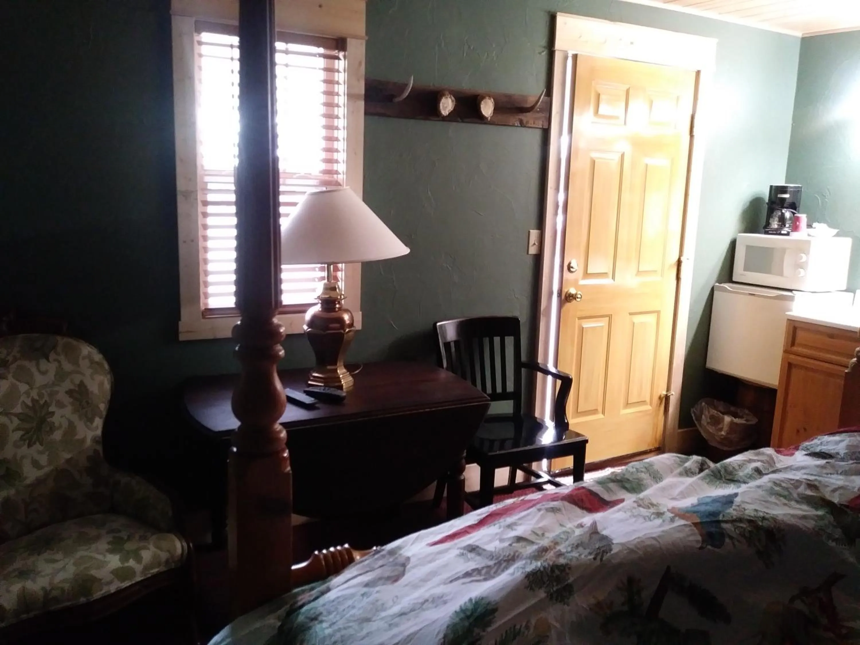 Bed in Big Horn Motel