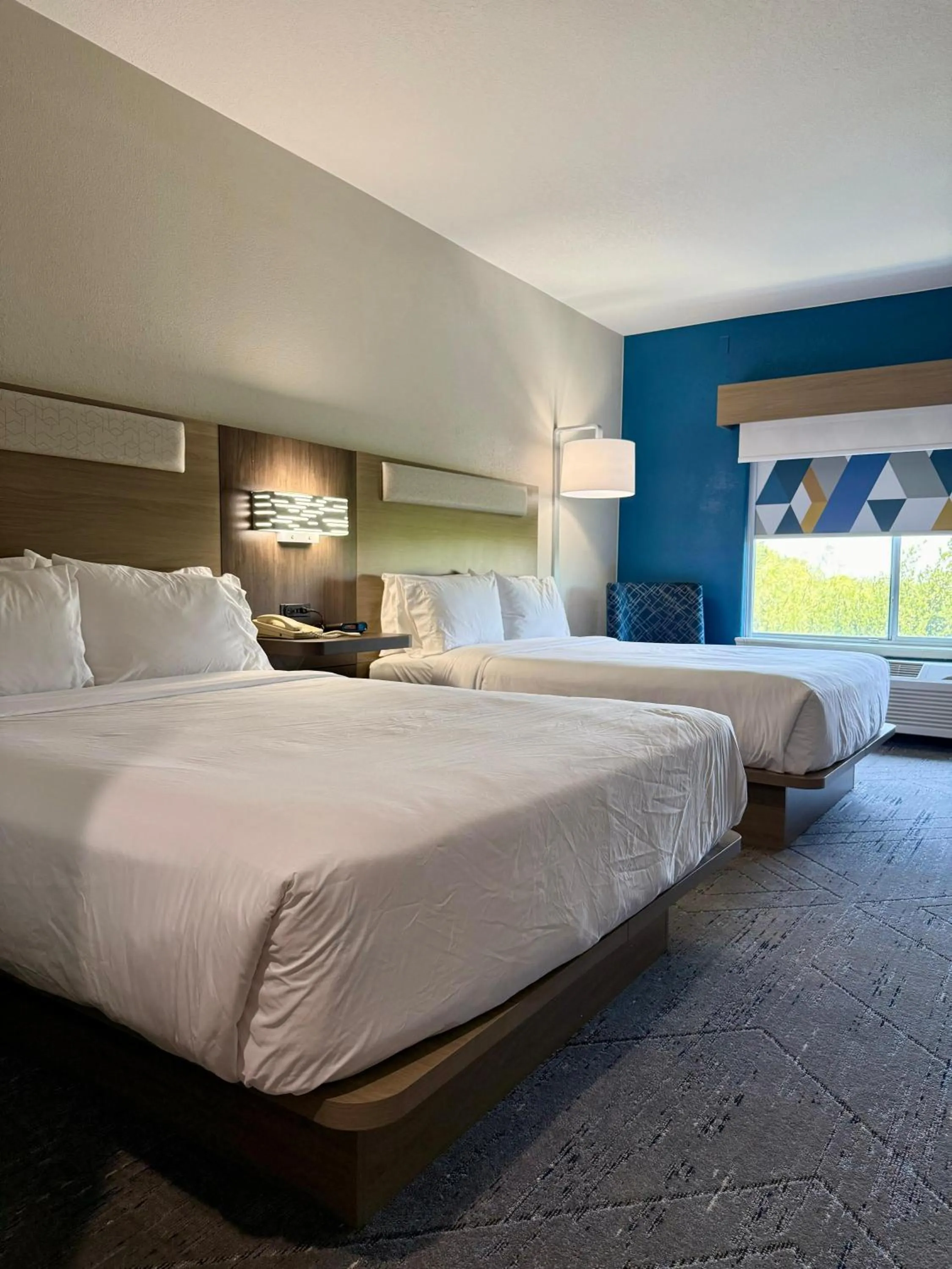 Bed in Holiday Inn Express & Suites San Antonio South by IHG