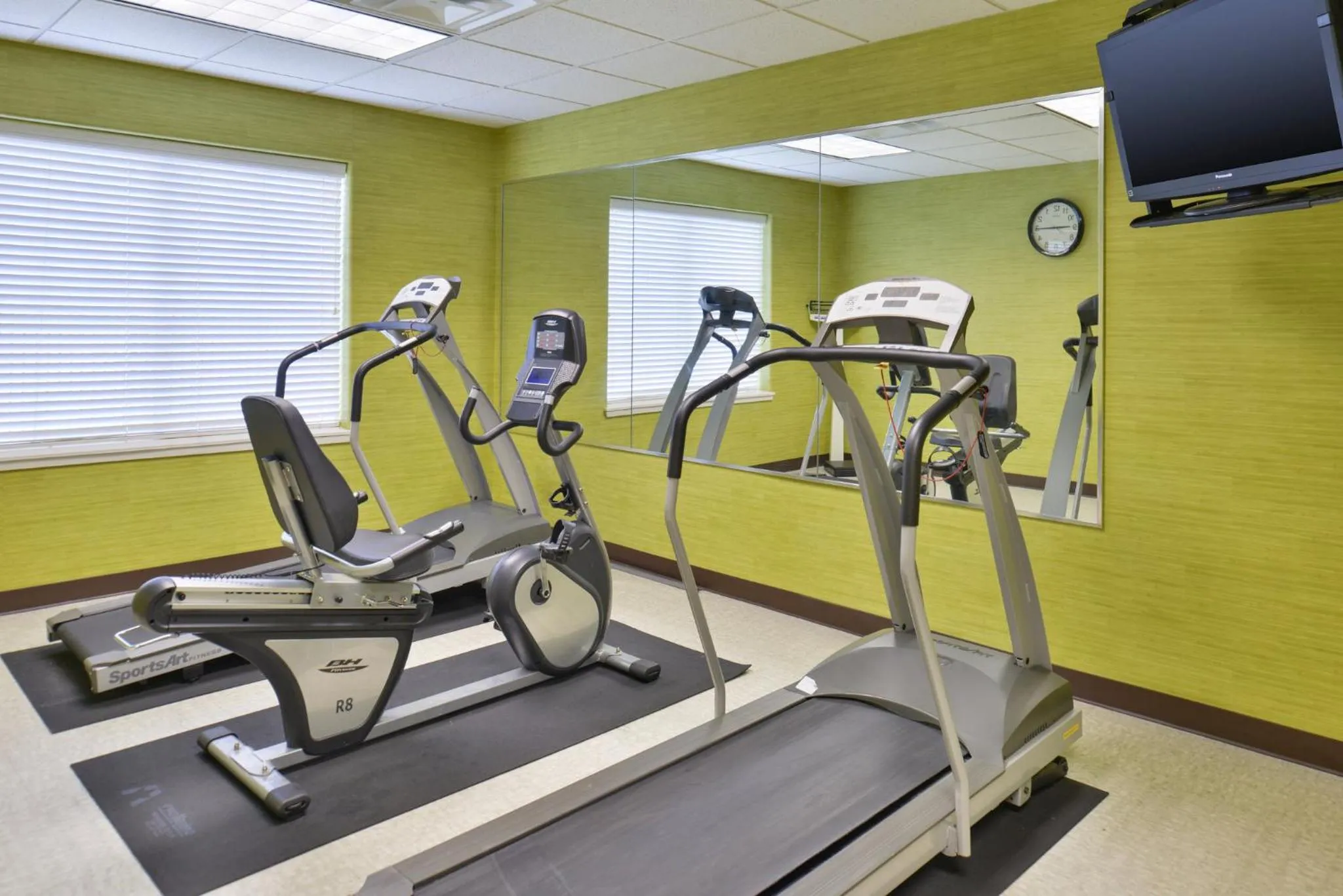 Spa and wellness centre/facilities in Holiday Inn Express & Suites San Antonio South by IHG