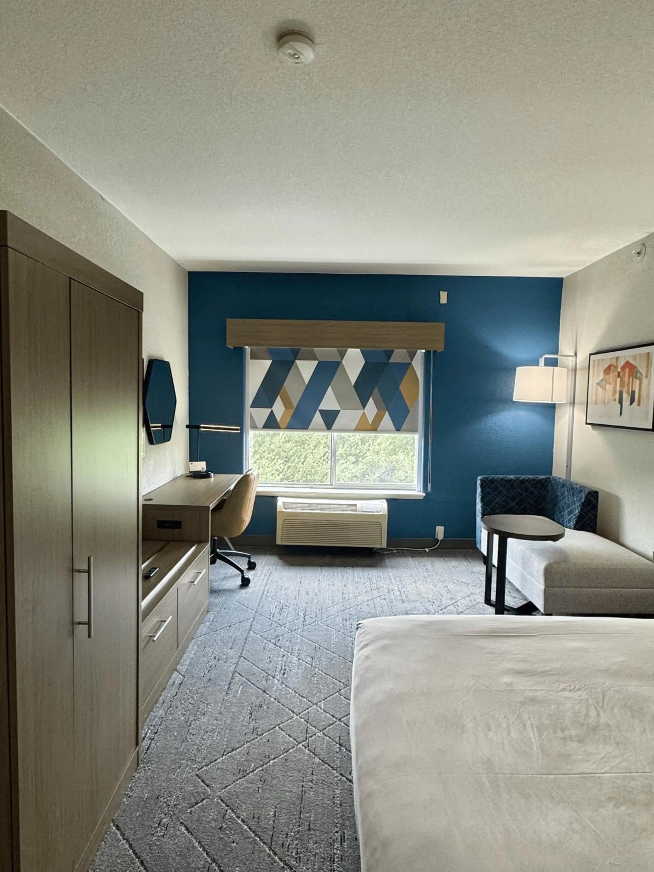 Decorative detail, Bed in Holiday Inn Express & Suites San Antonio South by IHG