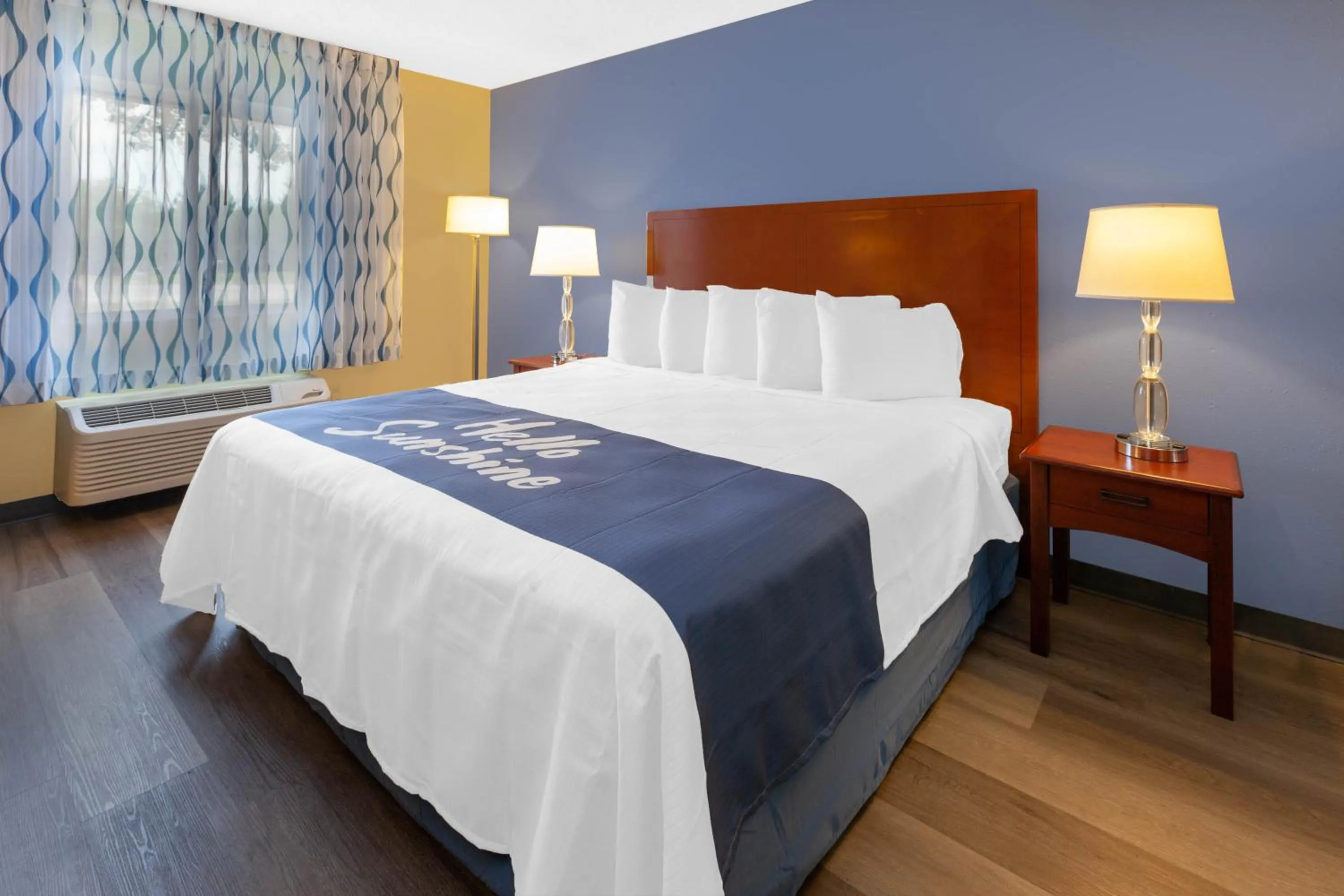 Bed in Days Inn by Wyndham Milan Sandusky South