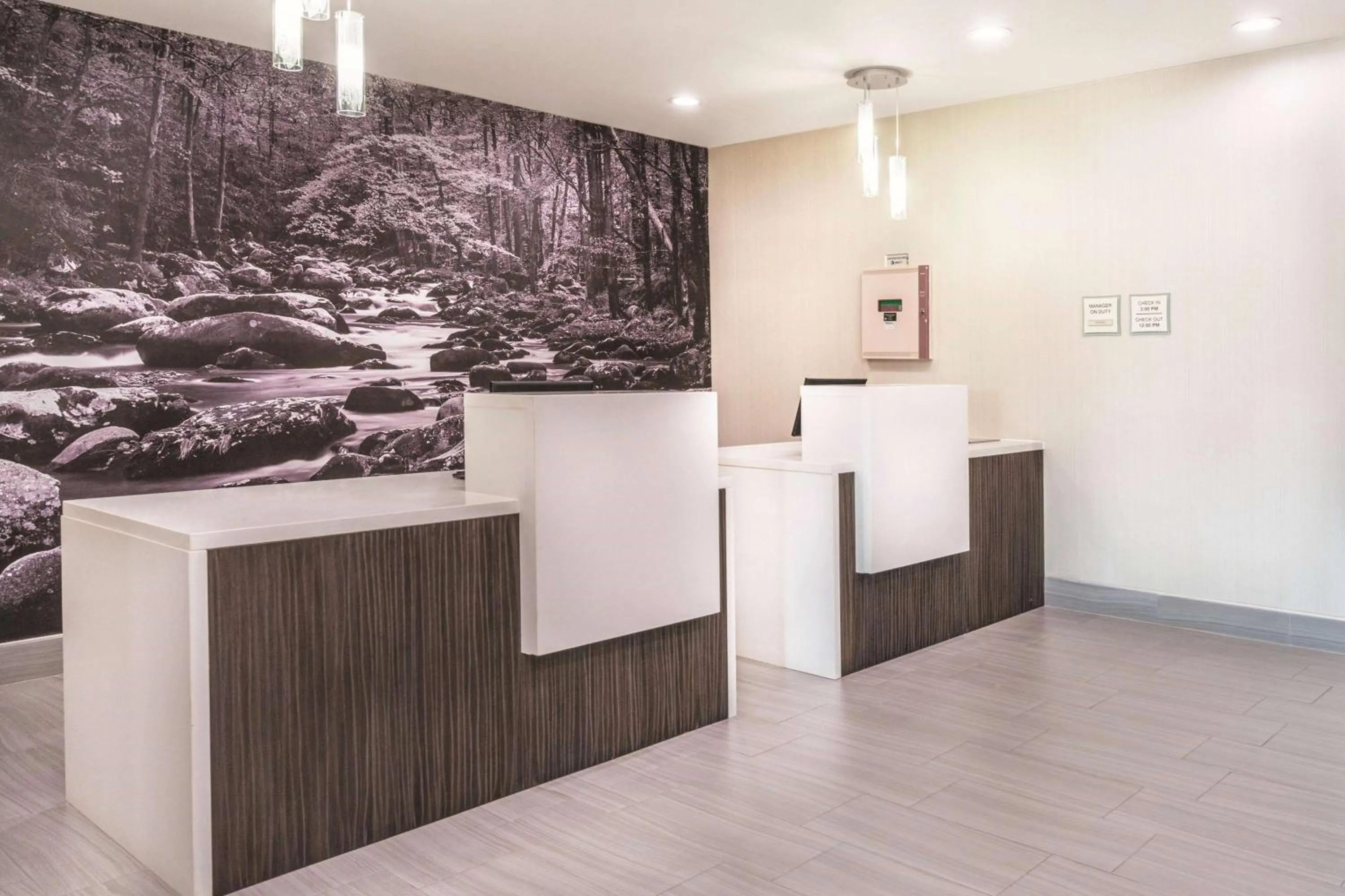 Lobby or reception in La Quinta by Wyndham Loudon