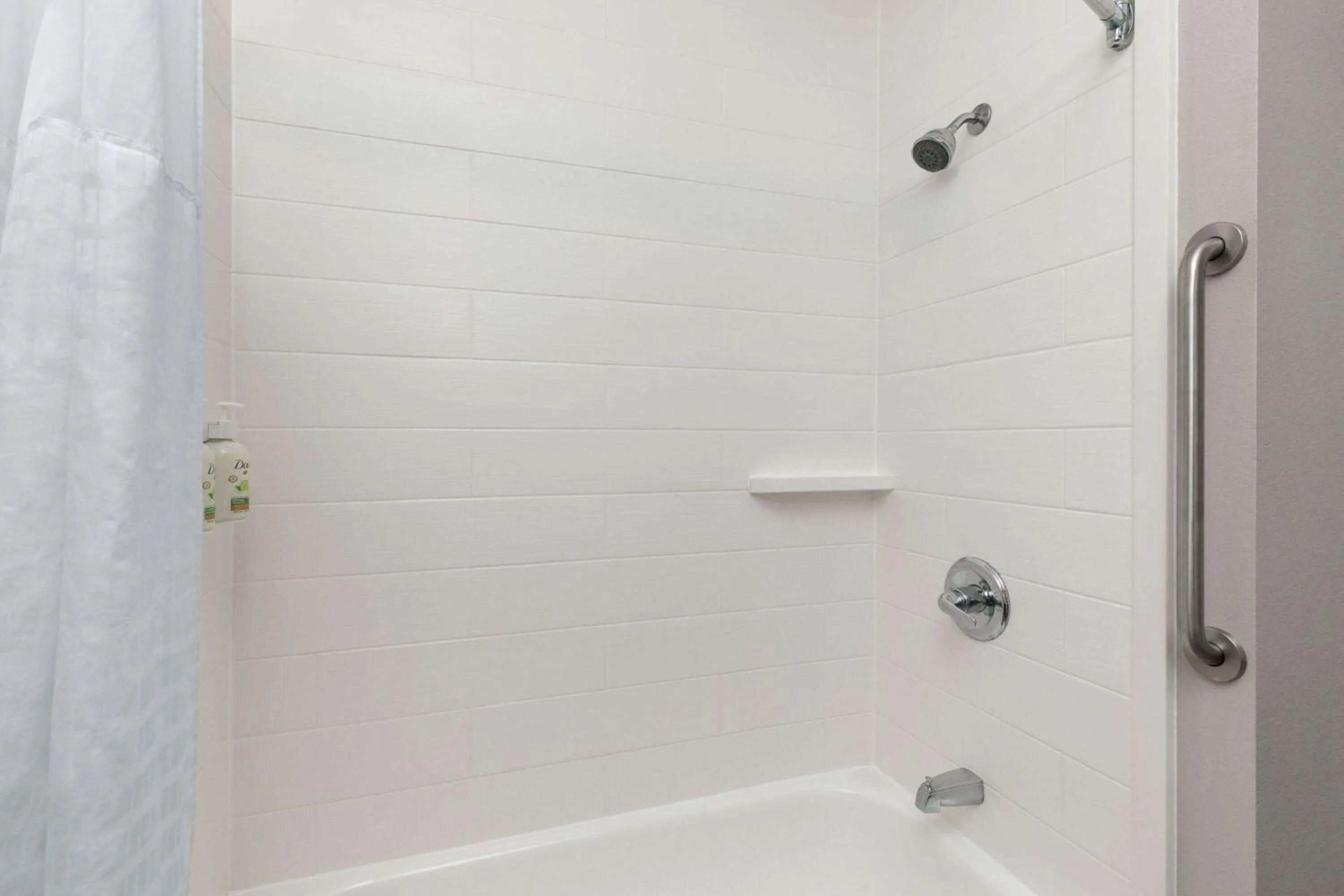 Bathroom in La Quinta by Wyndham Loudon