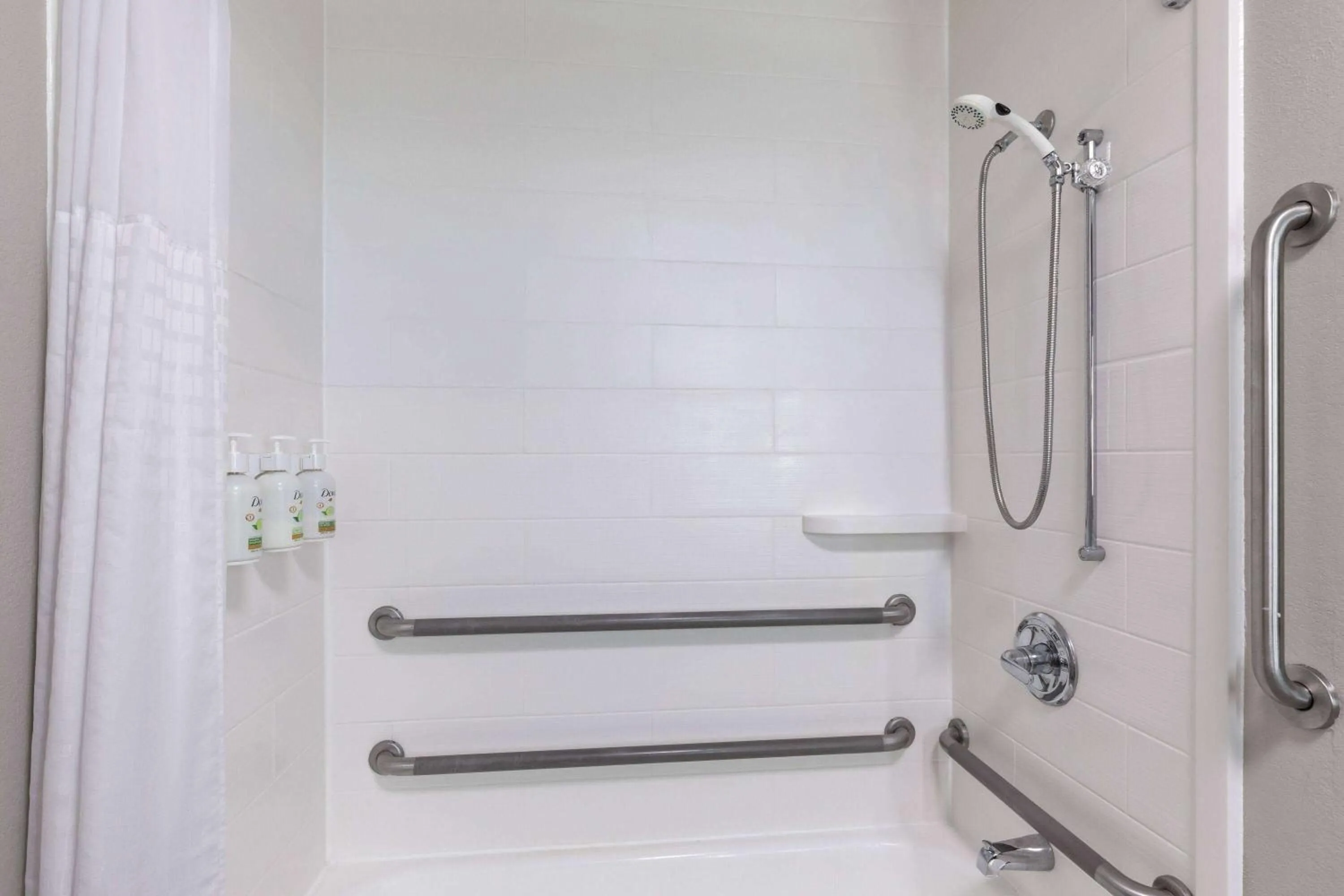 Bathroom in La Quinta by Wyndham Loudon