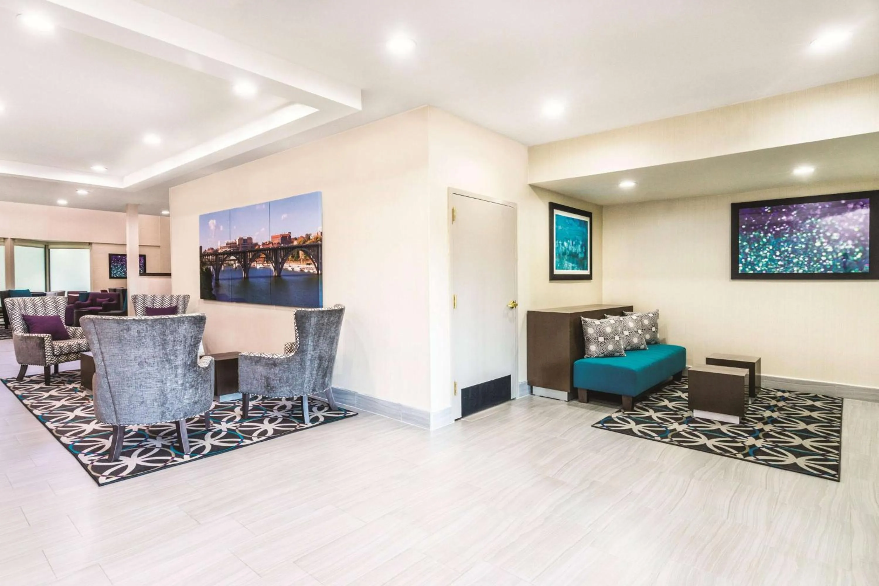 Lobby or reception in La Quinta by Wyndham Loudon