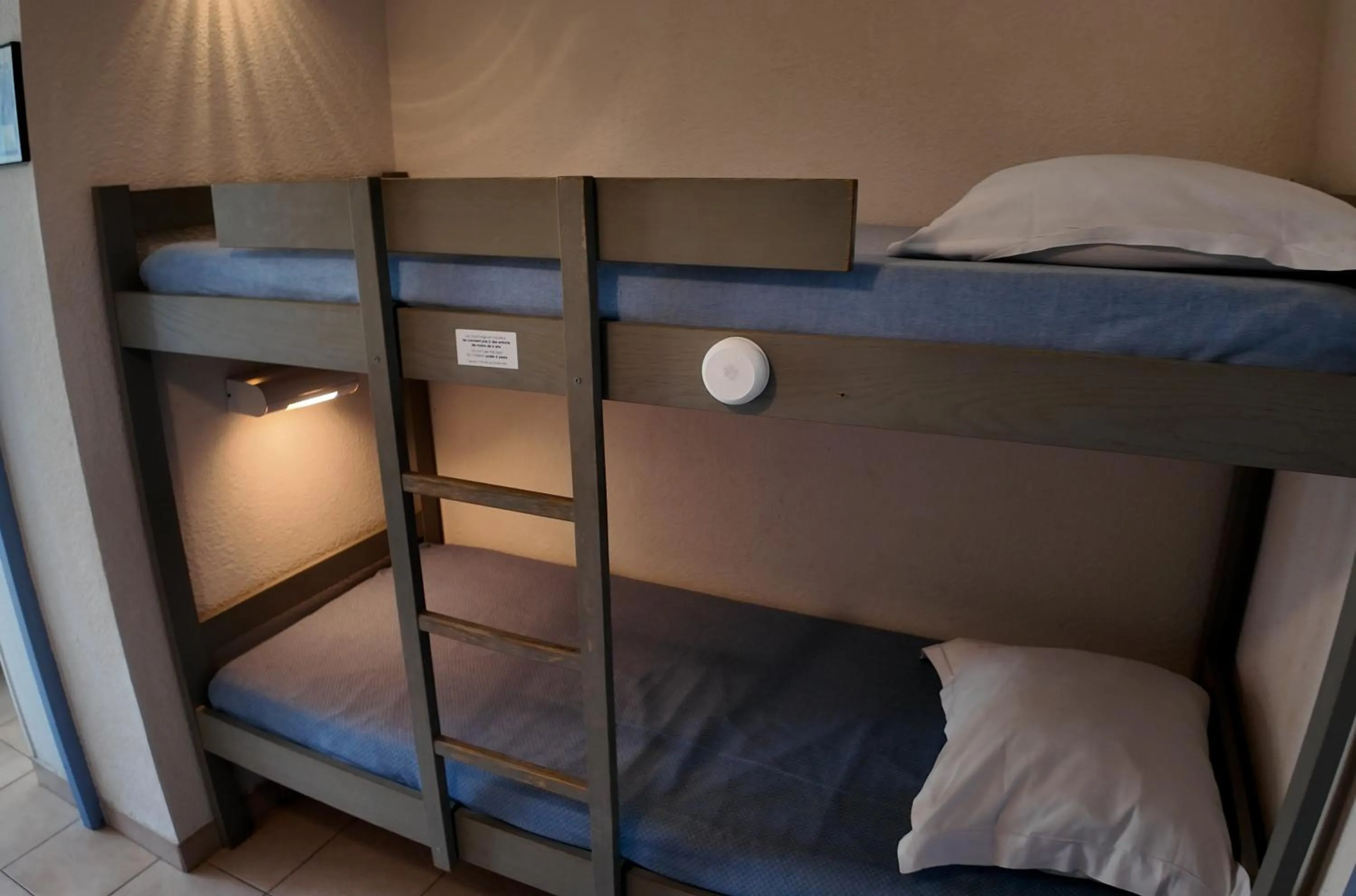 bunk bed, Bed in Résidence Goélia Arcadius