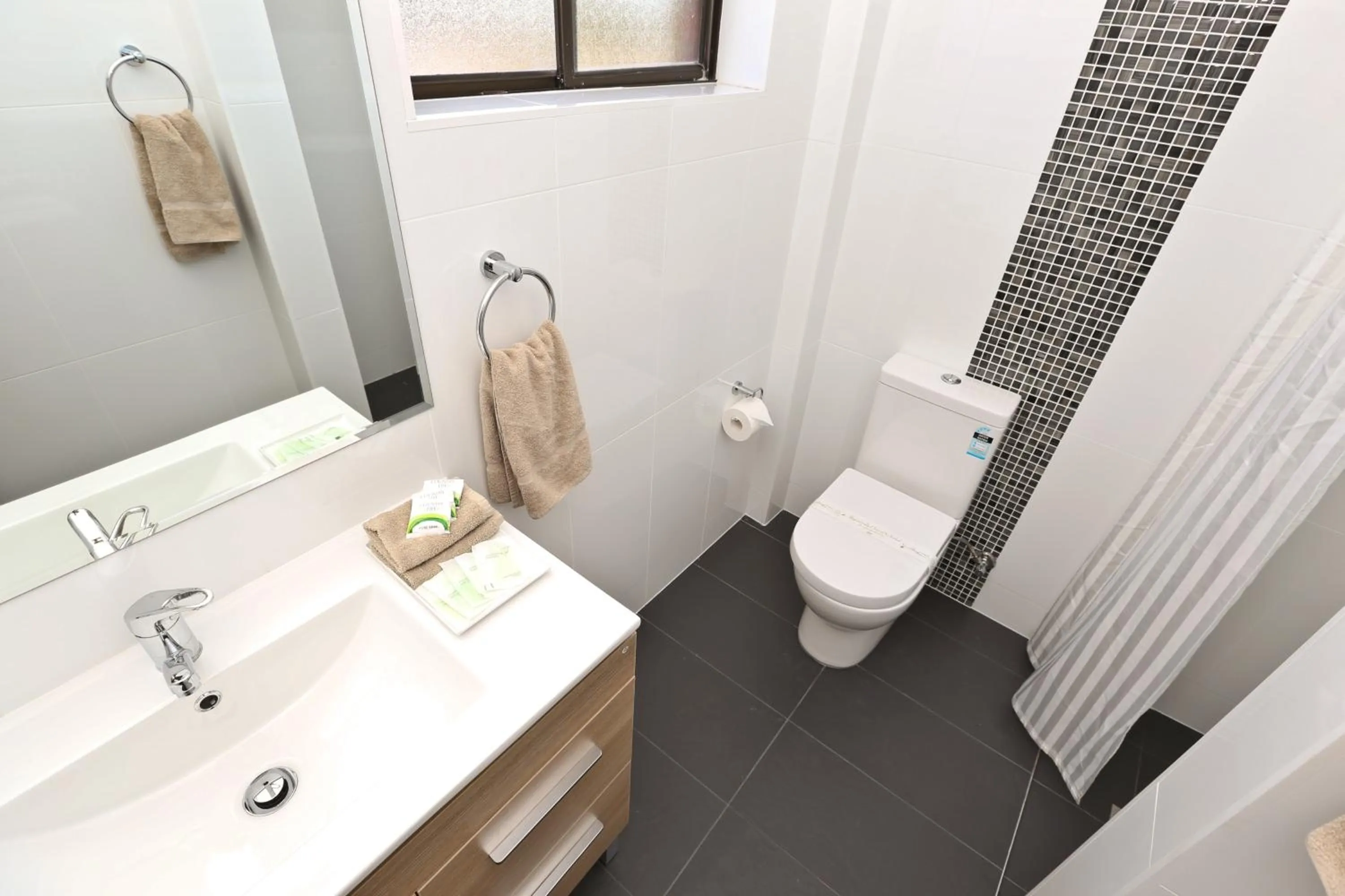 Toilet in Morphettville Motor Inn