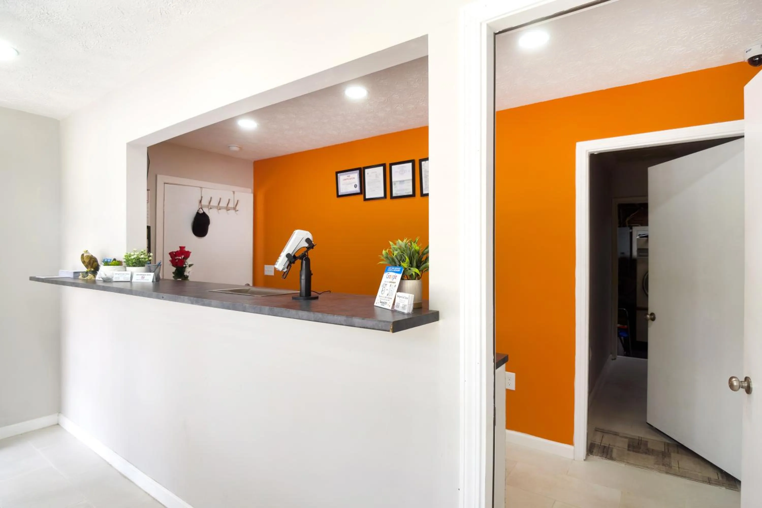 Lobby or reception in Imperial Inn by OYO Tazewell