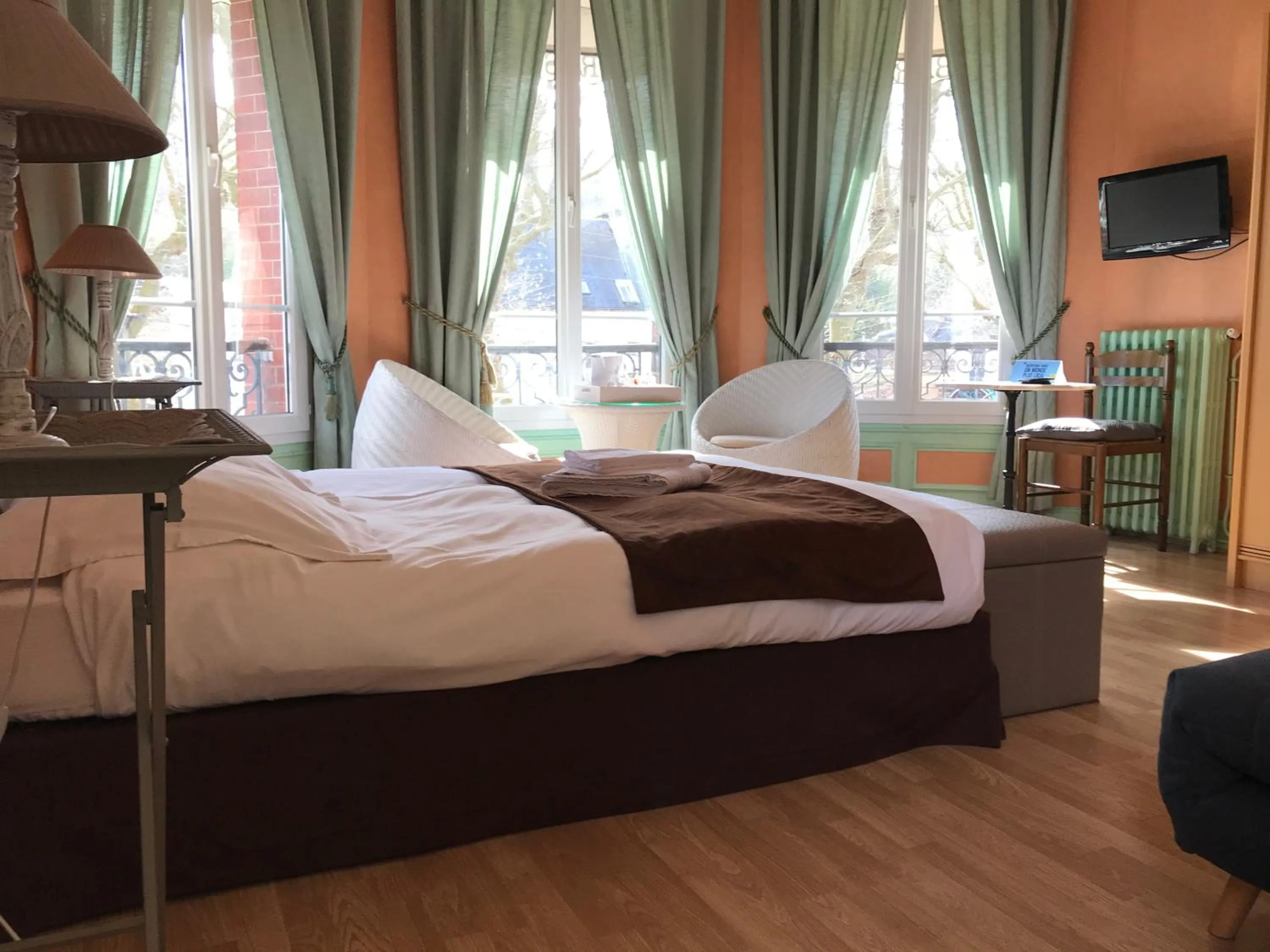 Bed in Hôtel de Paris Restaurant BISTRONOMY