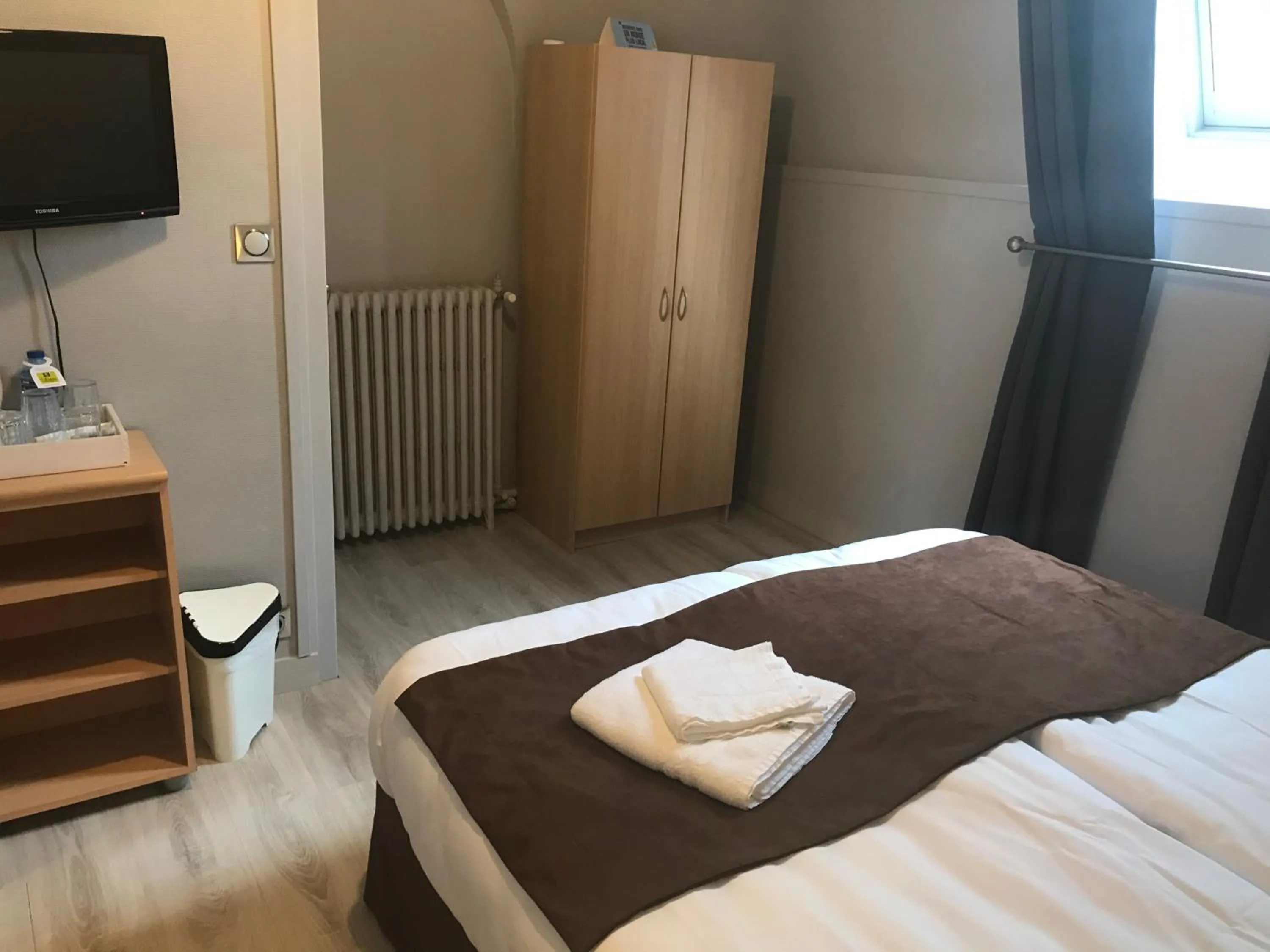 Bed in Hôtel de Paris Restaurant BISTRONOMY