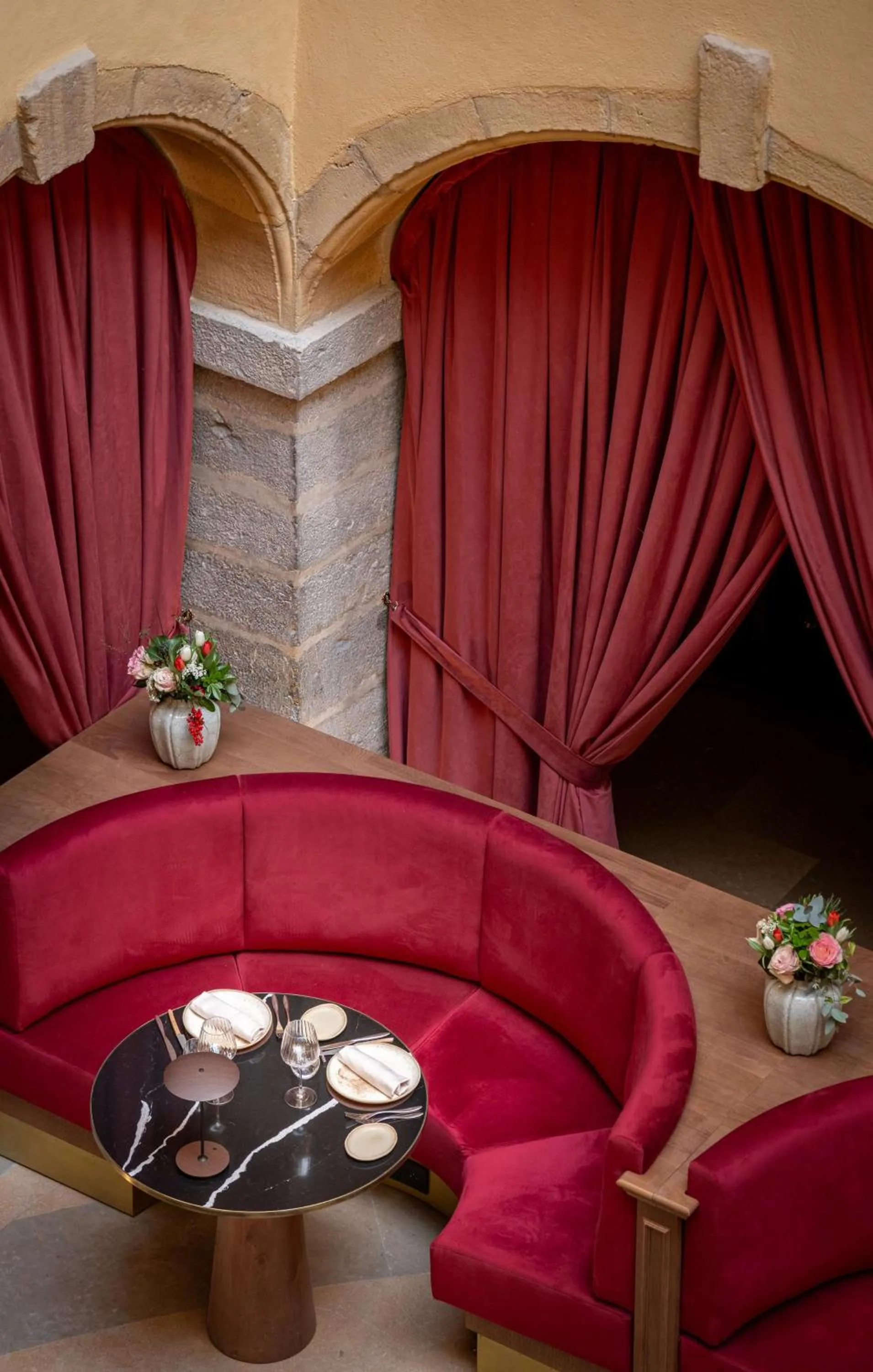 Restaurant/places to eat in Cour des Loges Lyon, A Radisson Collection Hotel