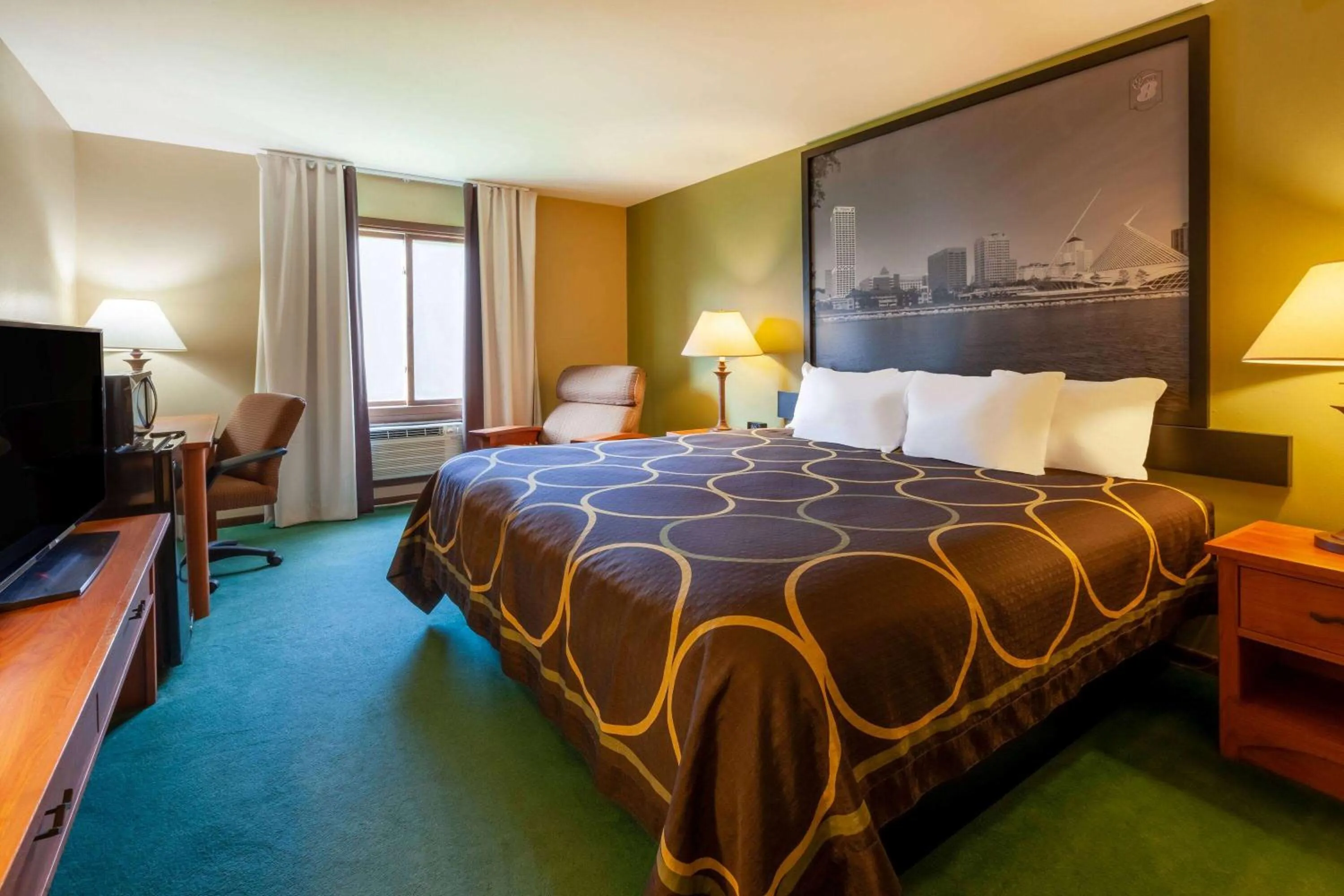 Photo of the whole room in Super 8 by Wyndham Berlin WI