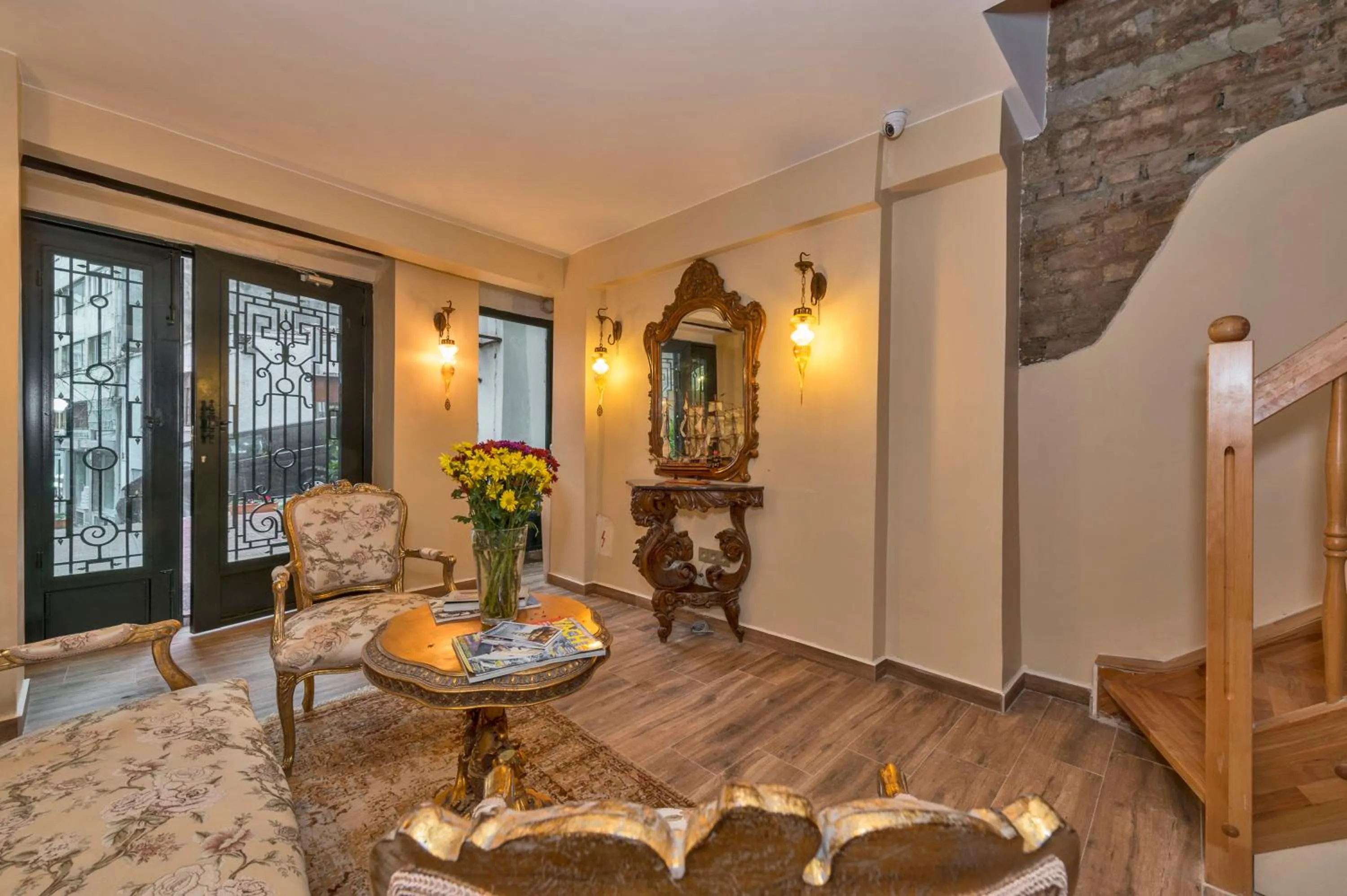 Seating area in Corner Garden Hotel