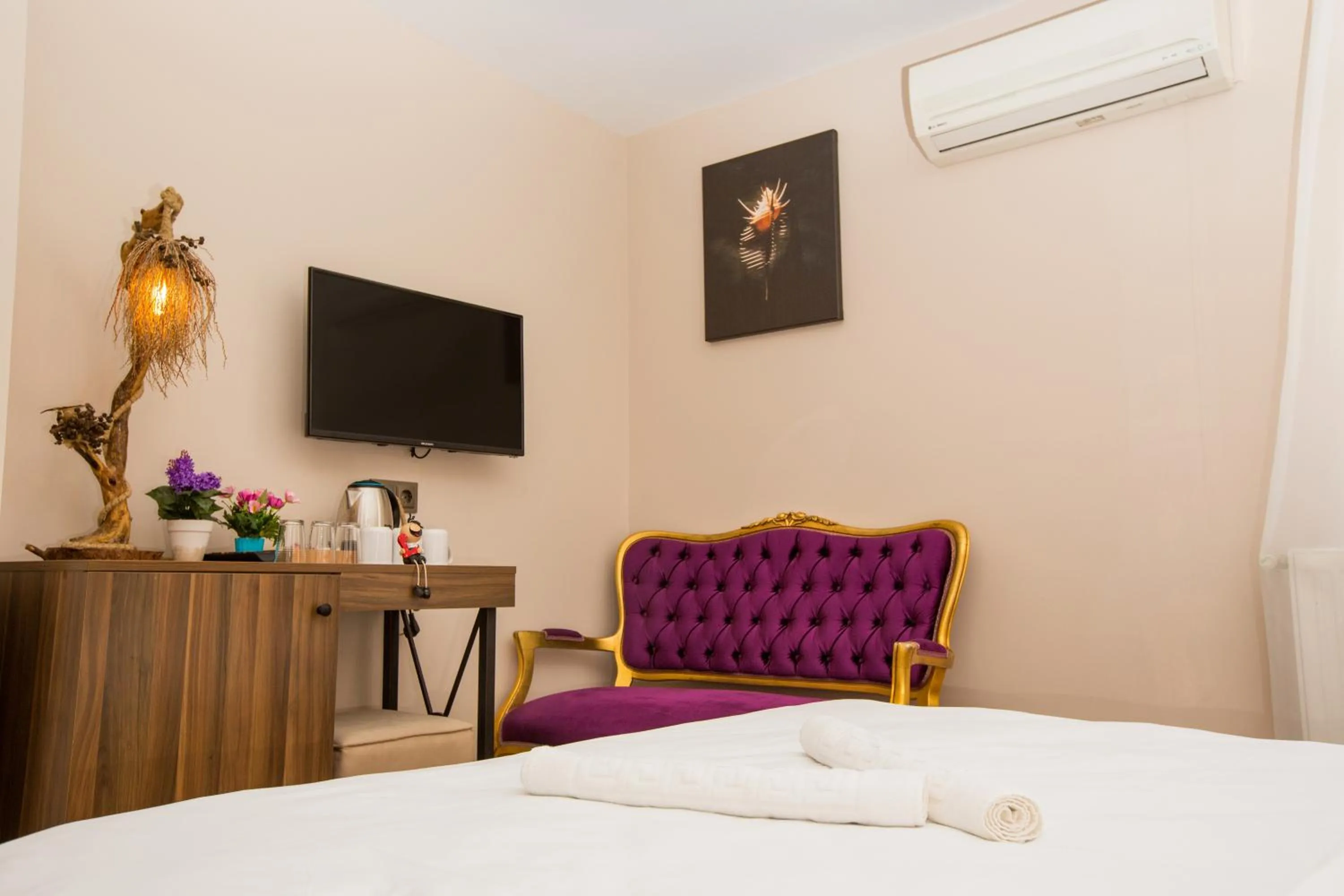 Bed in Corner Garden Hotel