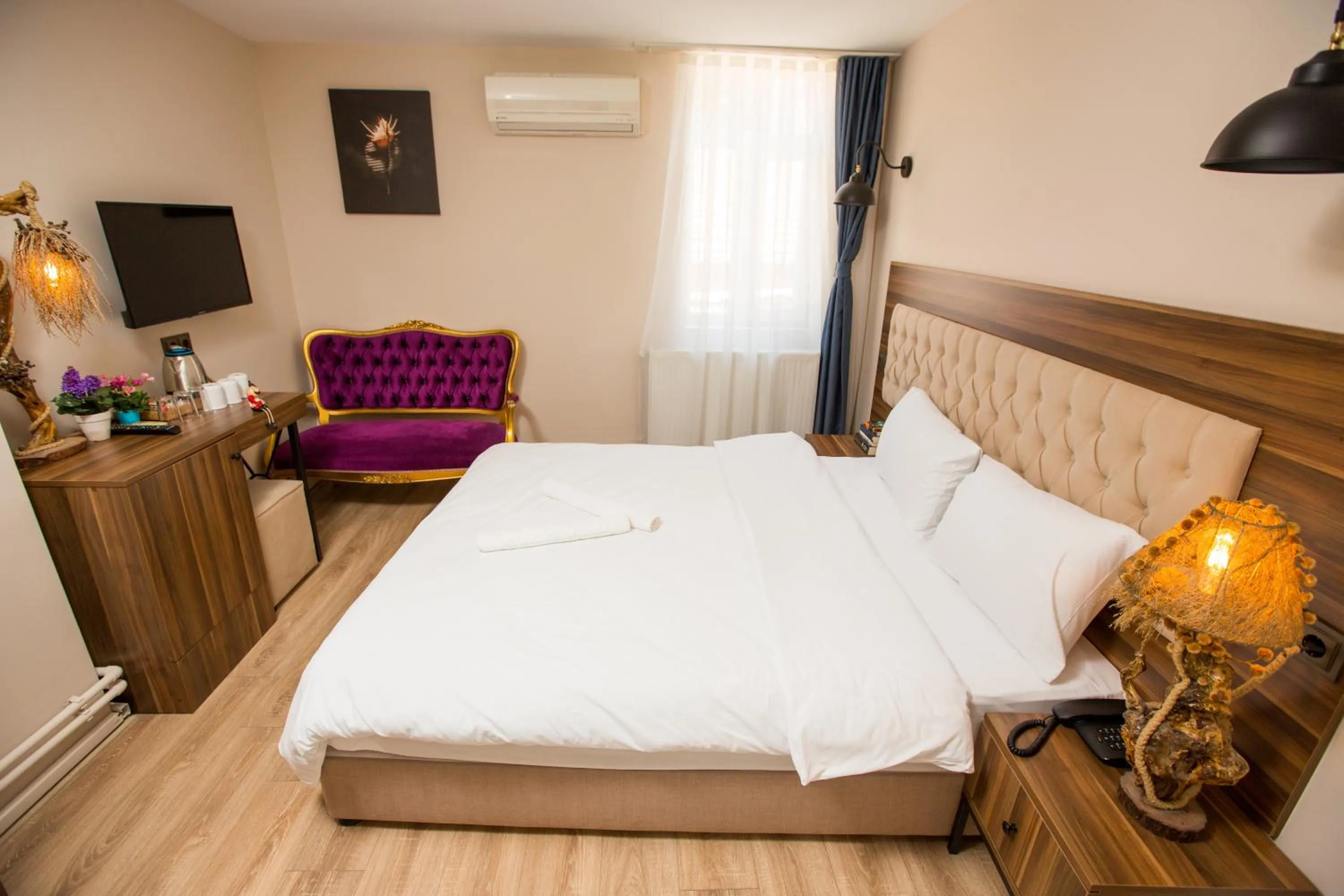 TV and multimedia, Bed in Corner Garden Hotel