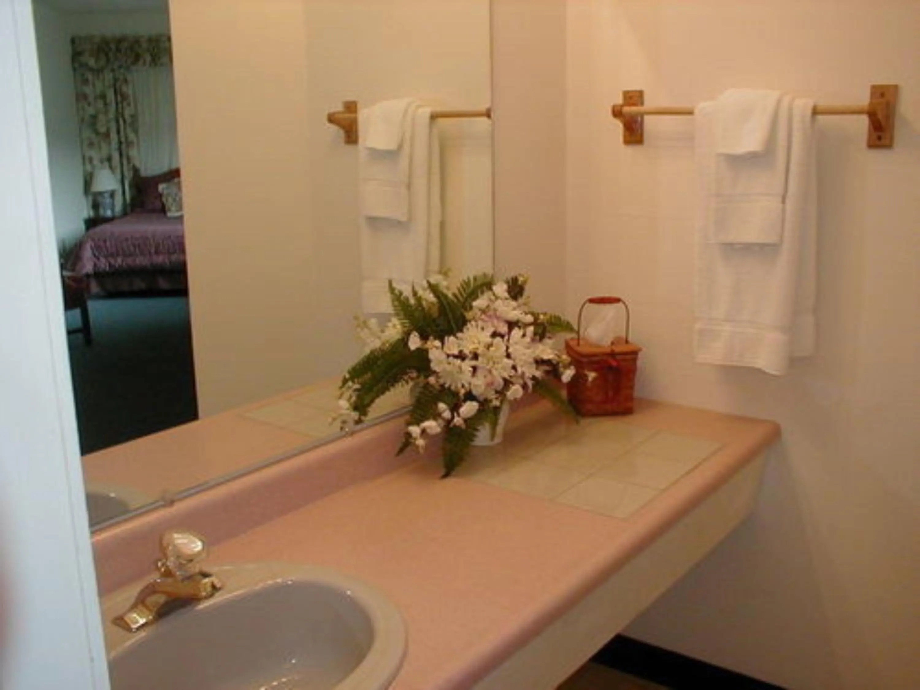 Bathroom in Jenny's Country Manor