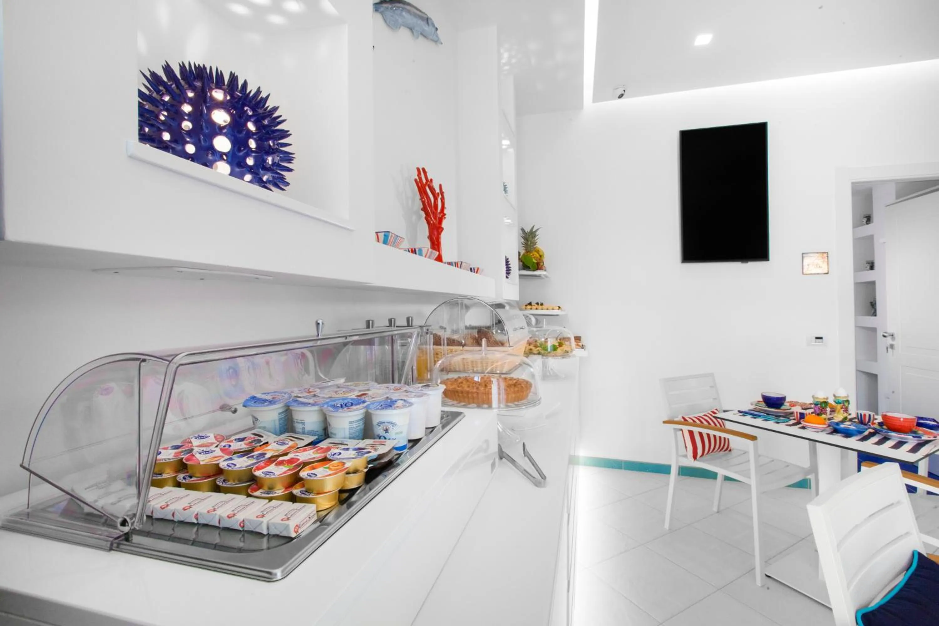 Food and drinks in YourHome - Sersale Suites