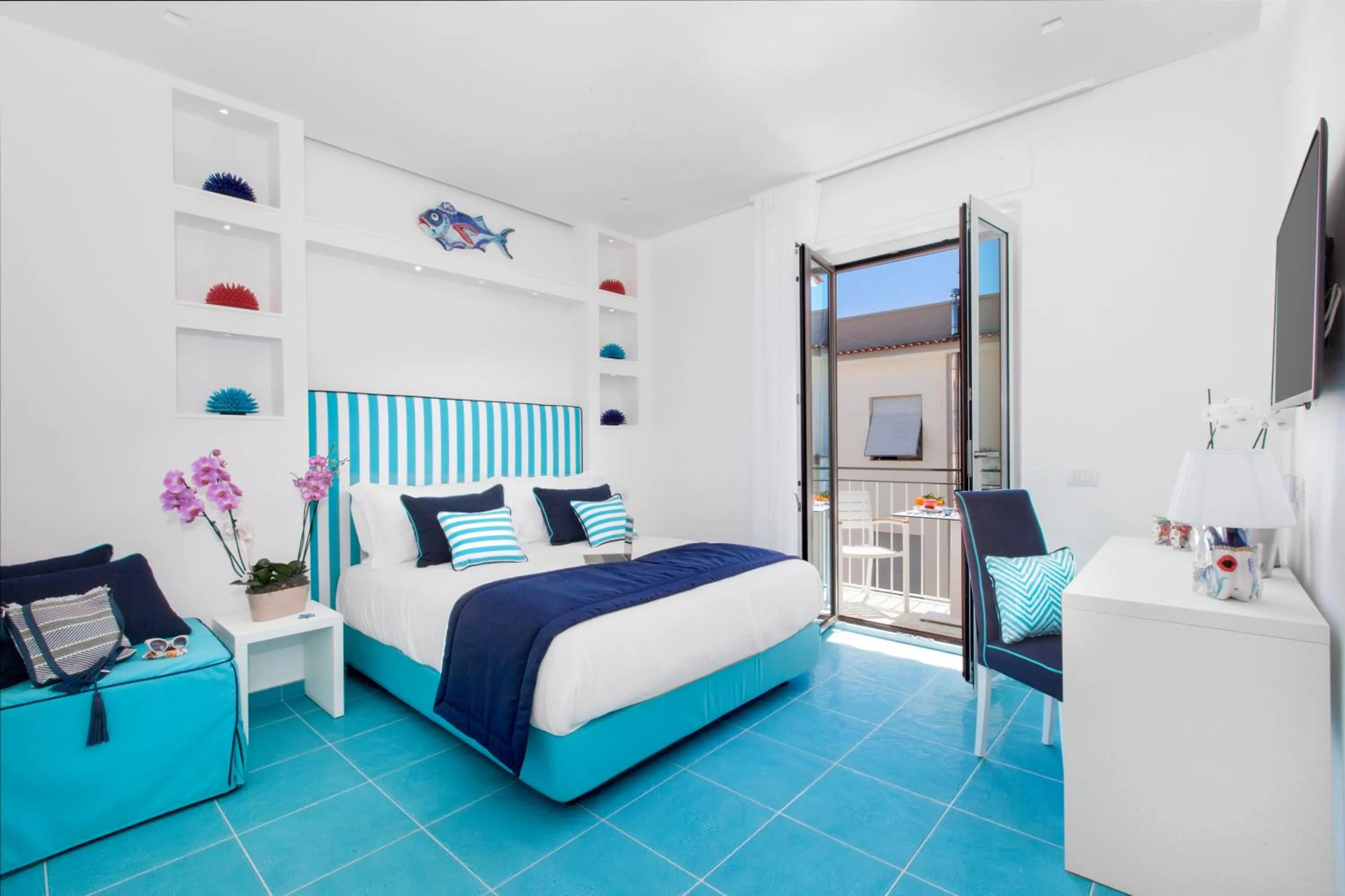 Photo of the whole room, Bed in YourHome - Sersale Suites