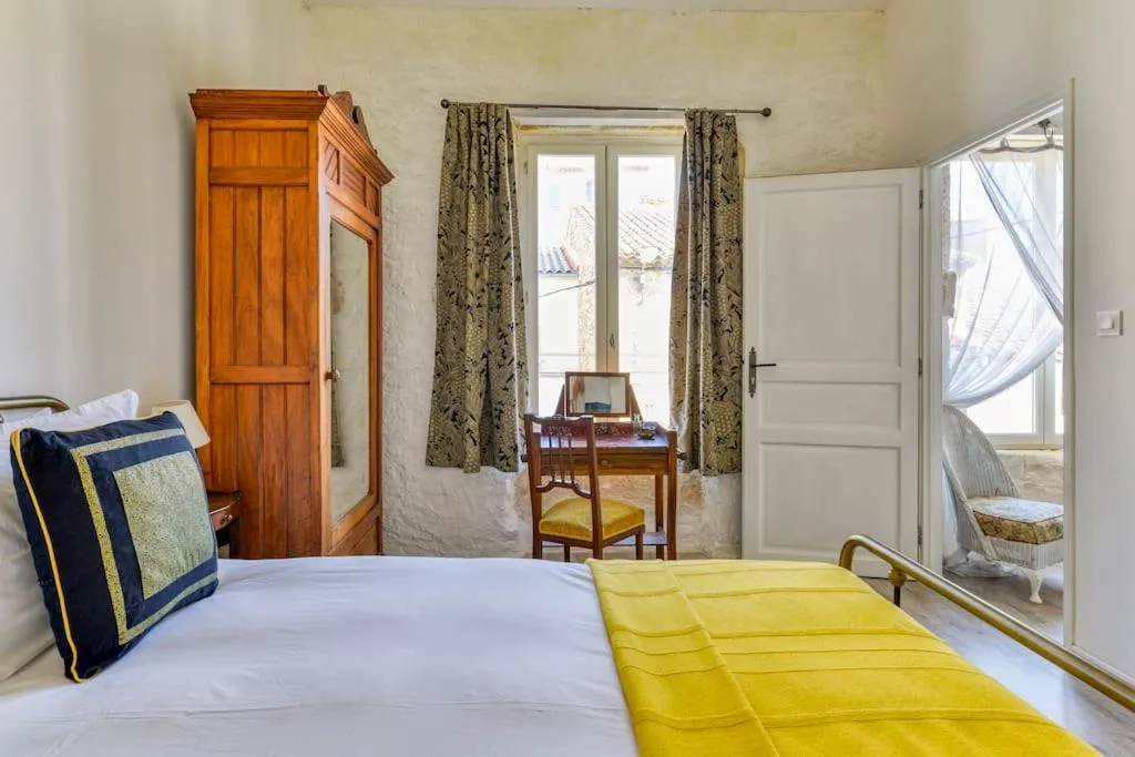 Photo of the whole room, Bed in La Calade