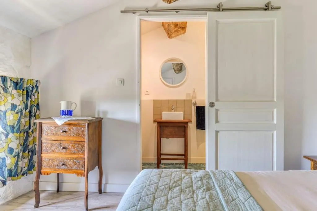 Bathroom, Bed in La Calade