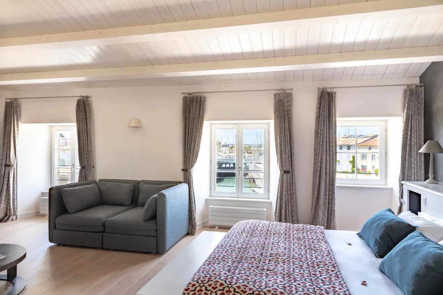 Photo of the whole room in Villa de L'Eclusier