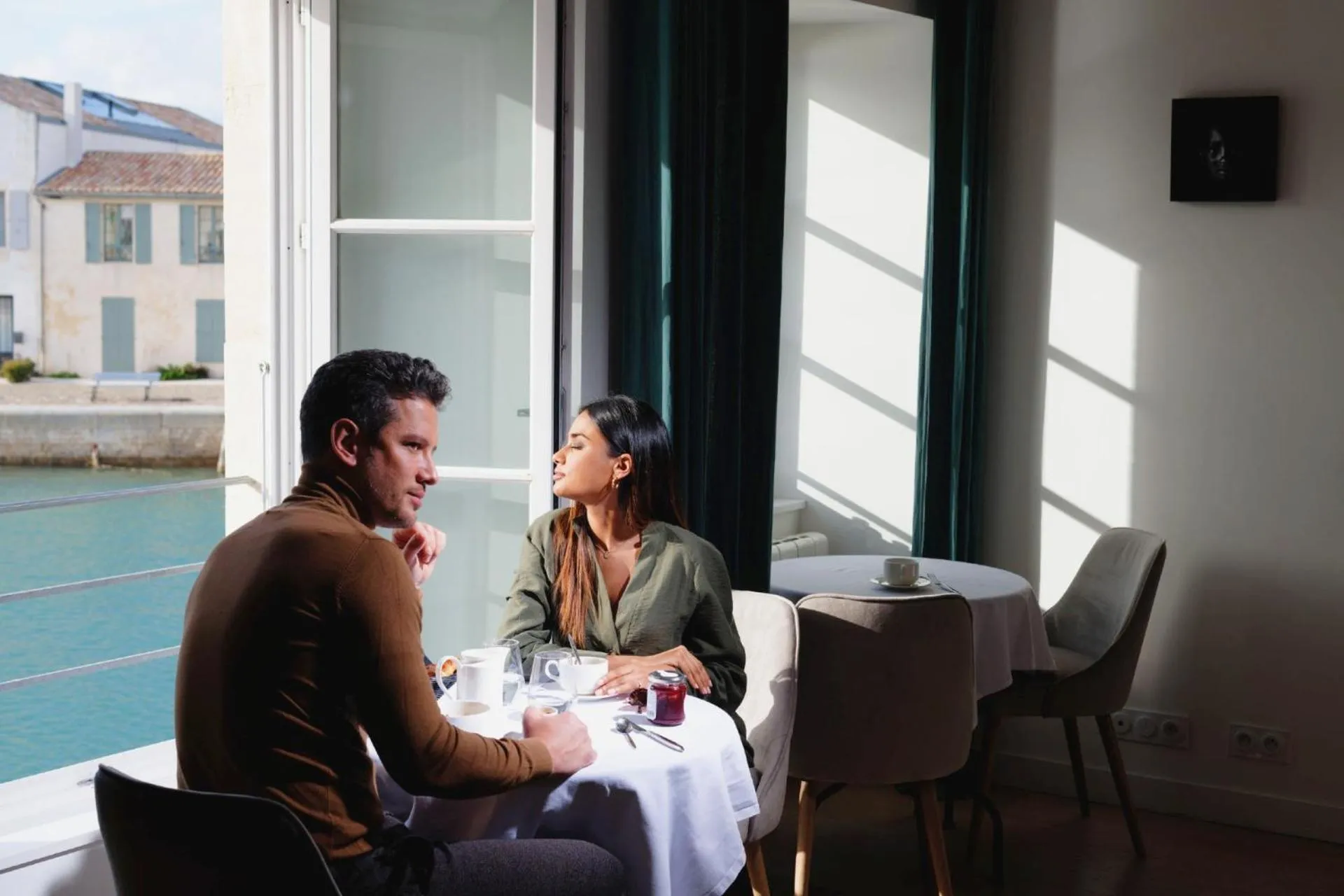 Breakfast in Villa de L'Eclusier