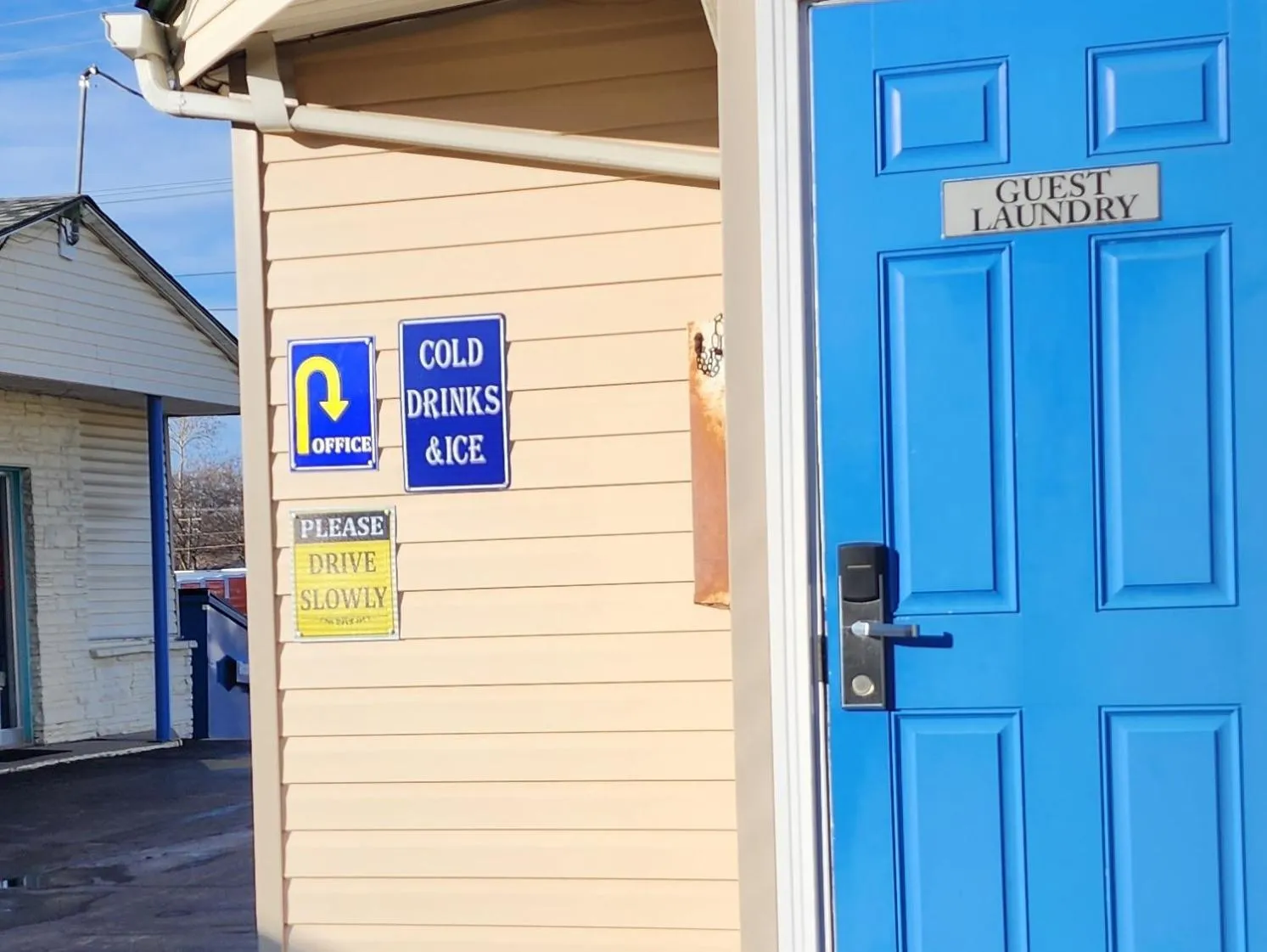 washing machine in Plaza Motel