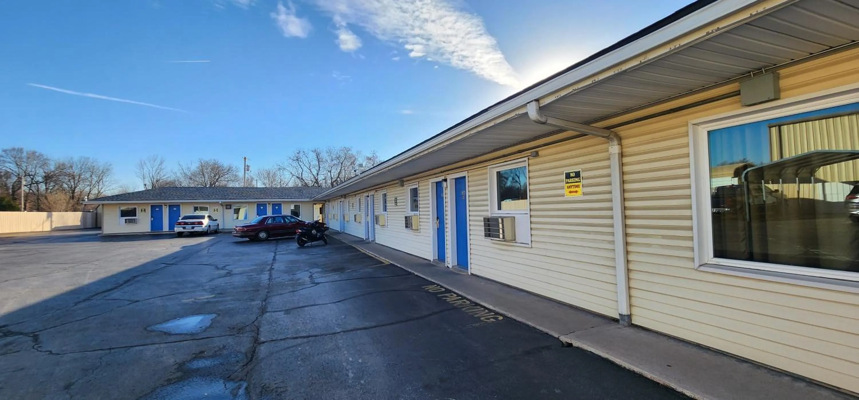 Property building in Plaza Motel