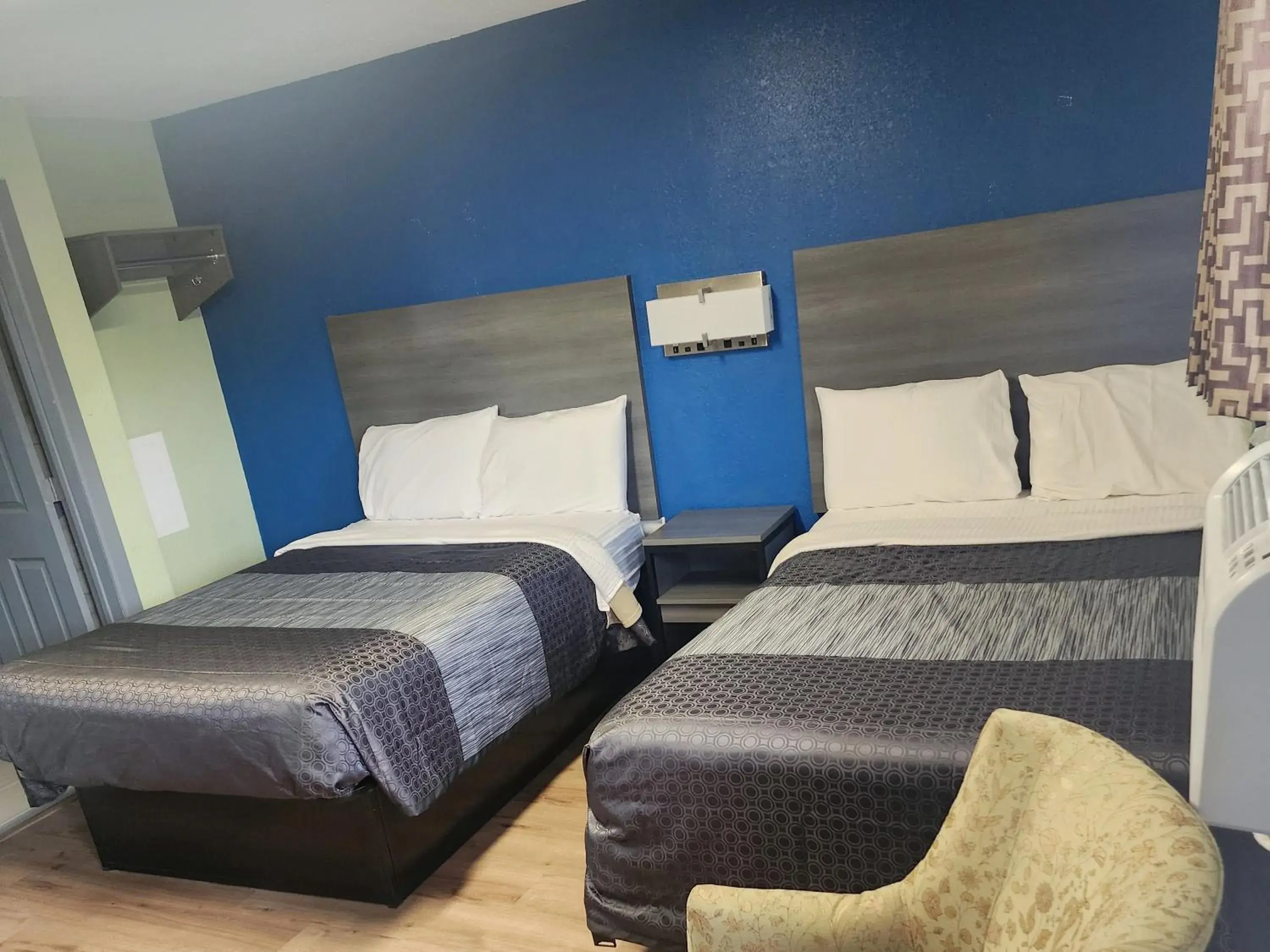 Standard Double Room in Plaza Motel Standard Double Room in Plaza Motel