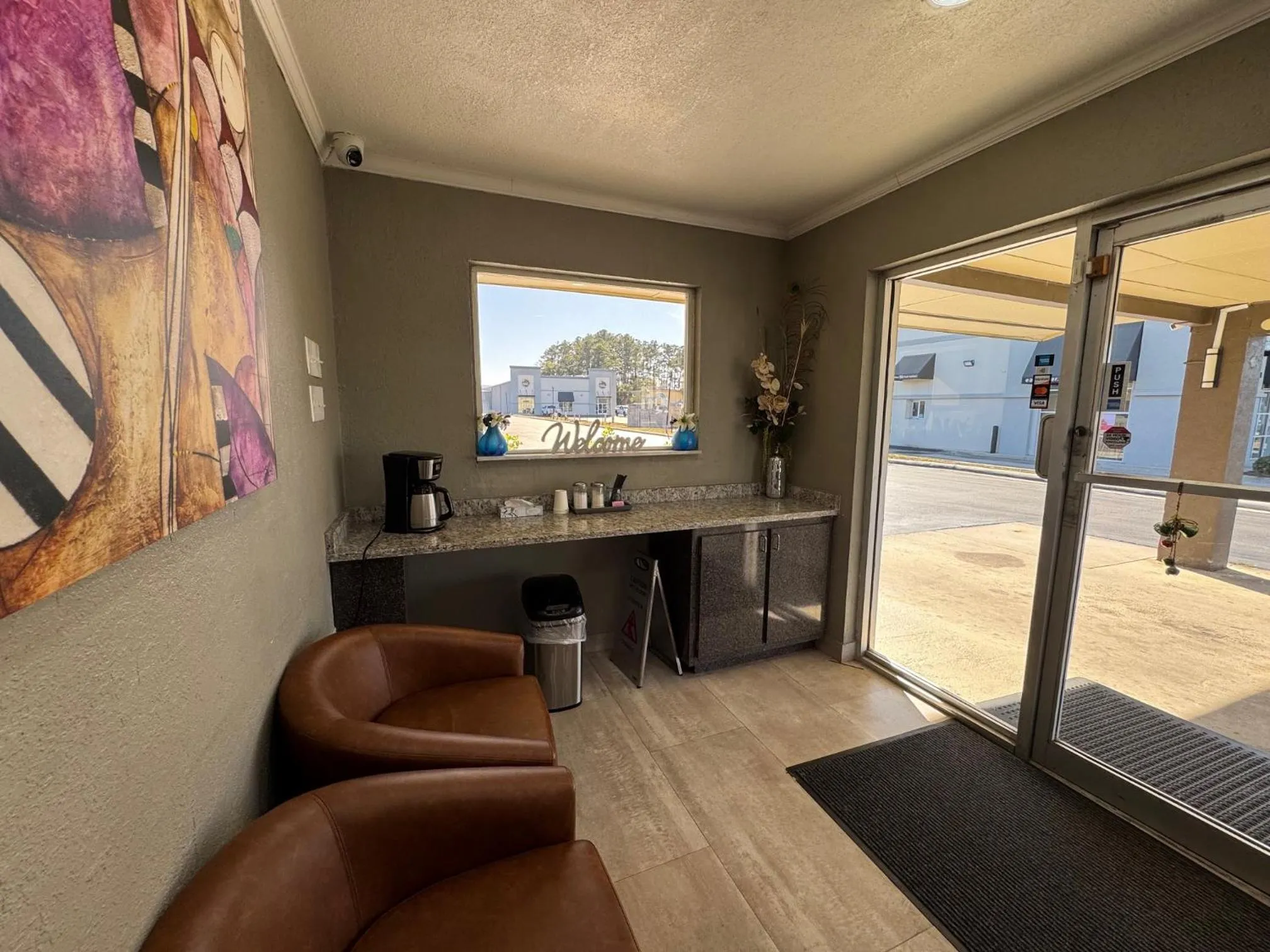 Coffee/tea facilities, Bed in Driftwood Inn - Lake City