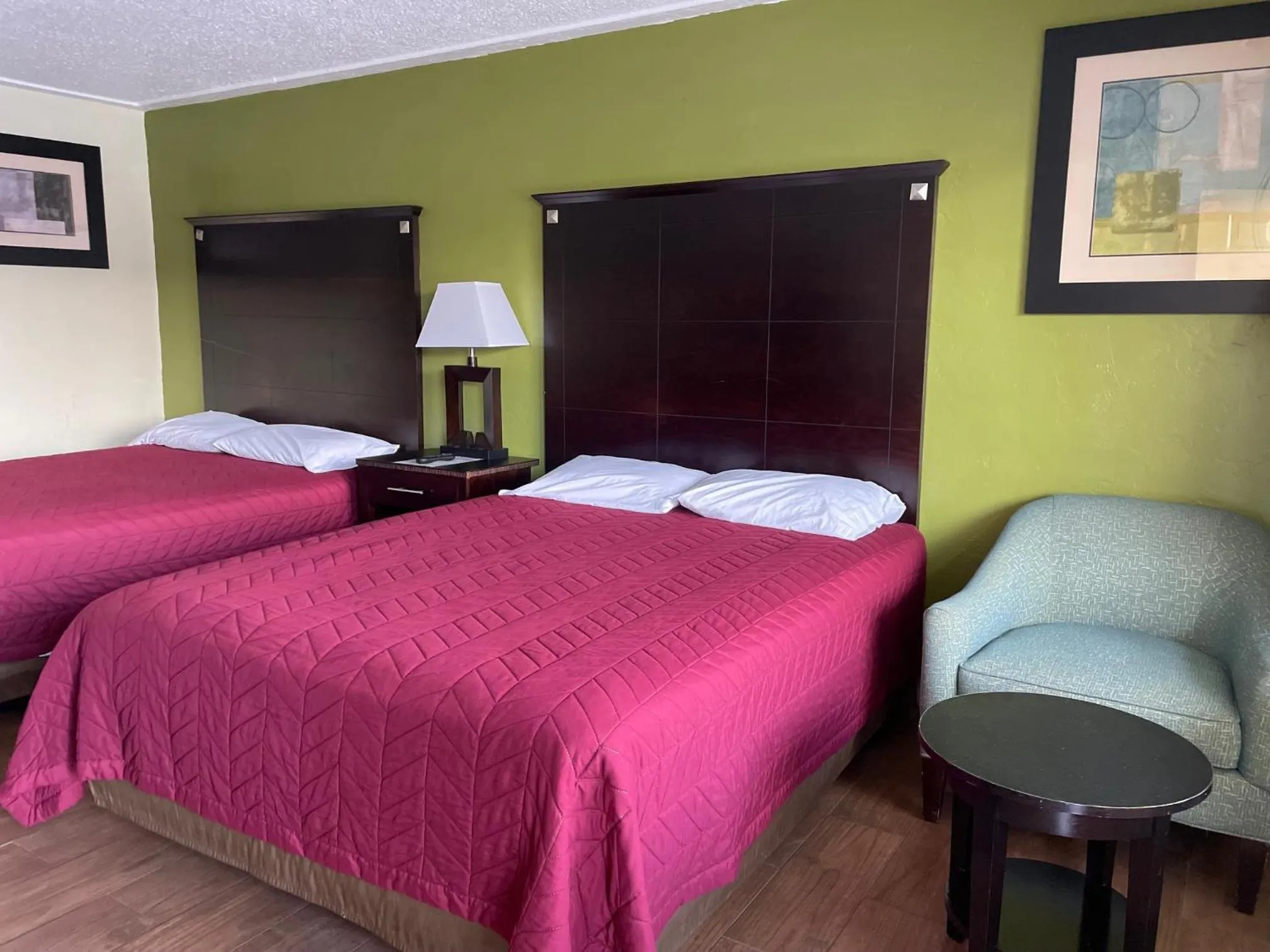 Bed in Driftwood Inn - Lake City