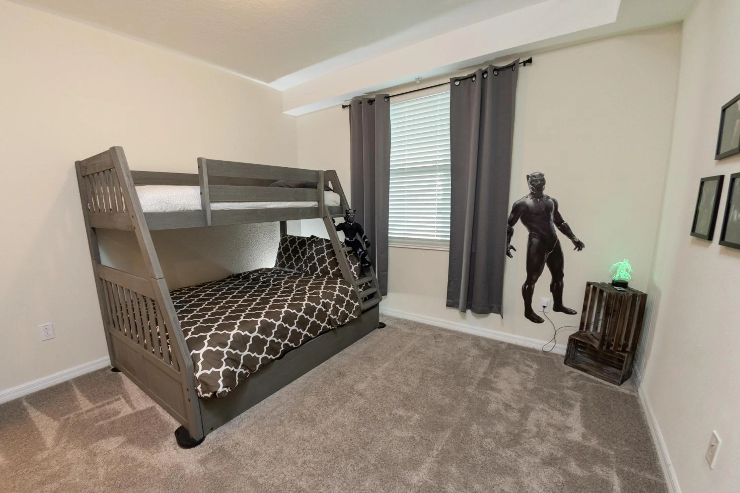 Bed in H - New 2 Bedroom Condo - 5 Miles to Disney - Free Water Park