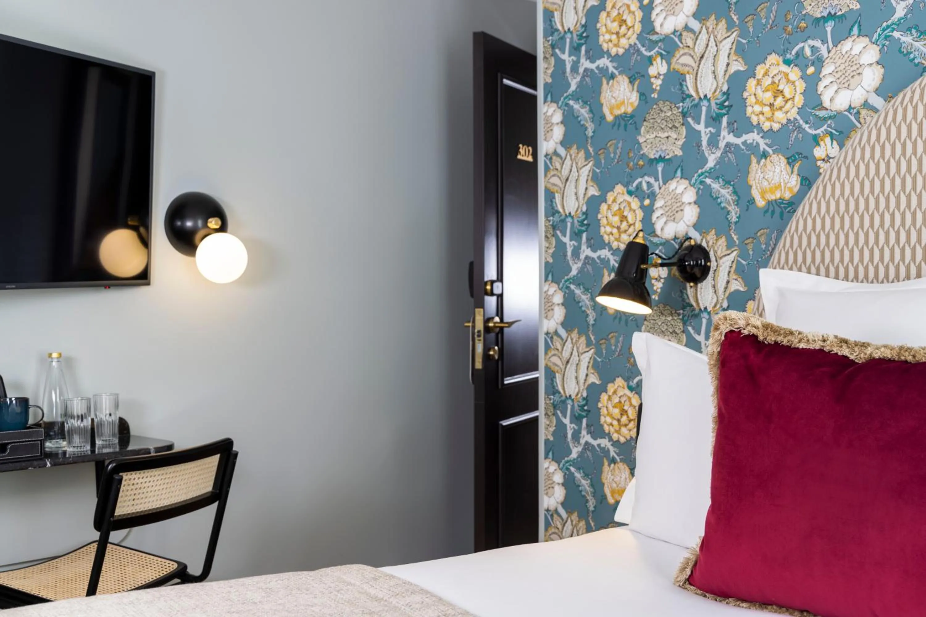 Bedroom, Bed in Hôtel Fior d'Aliza