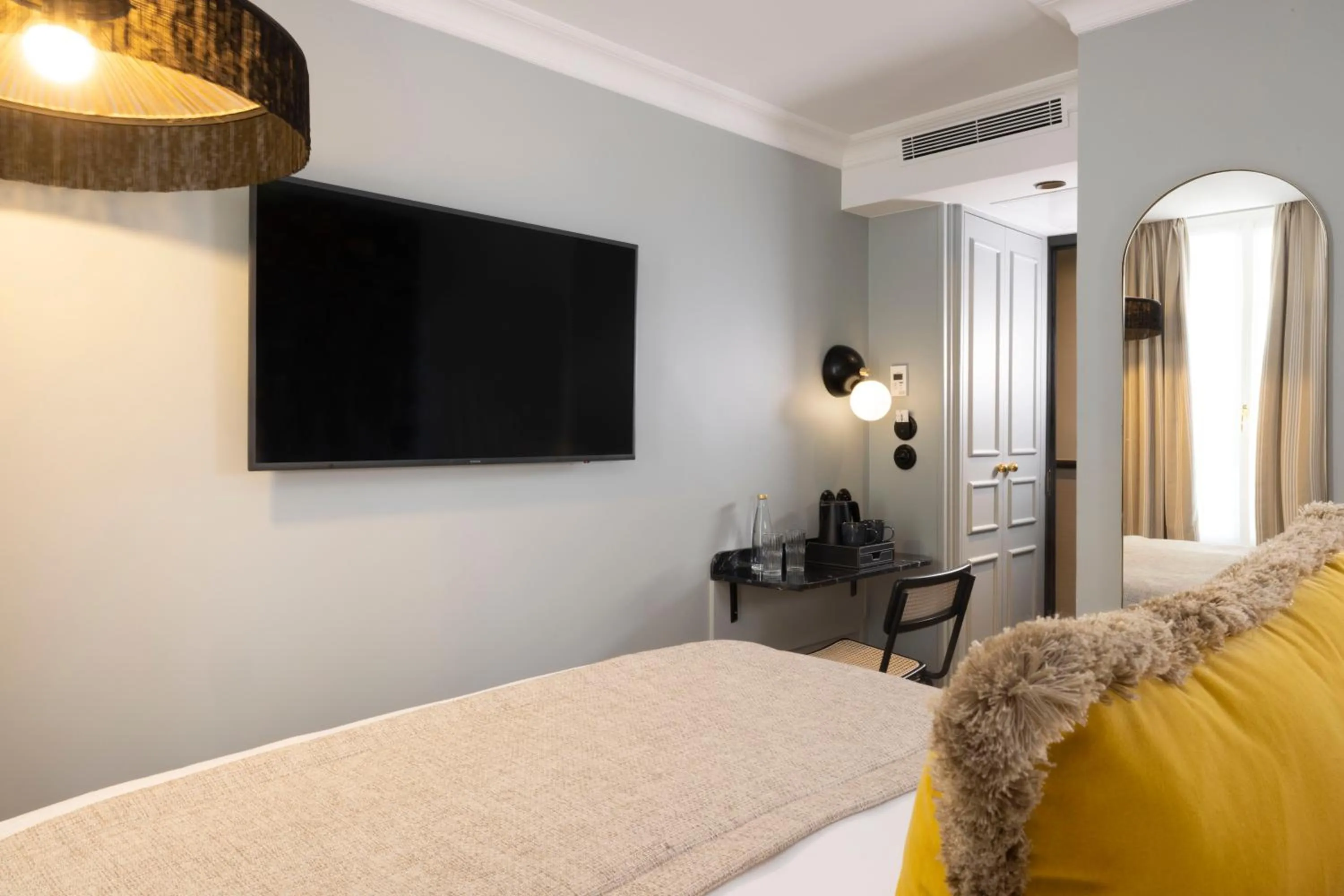 Bedroom, Bed in Hôtel Fior d'Aliza