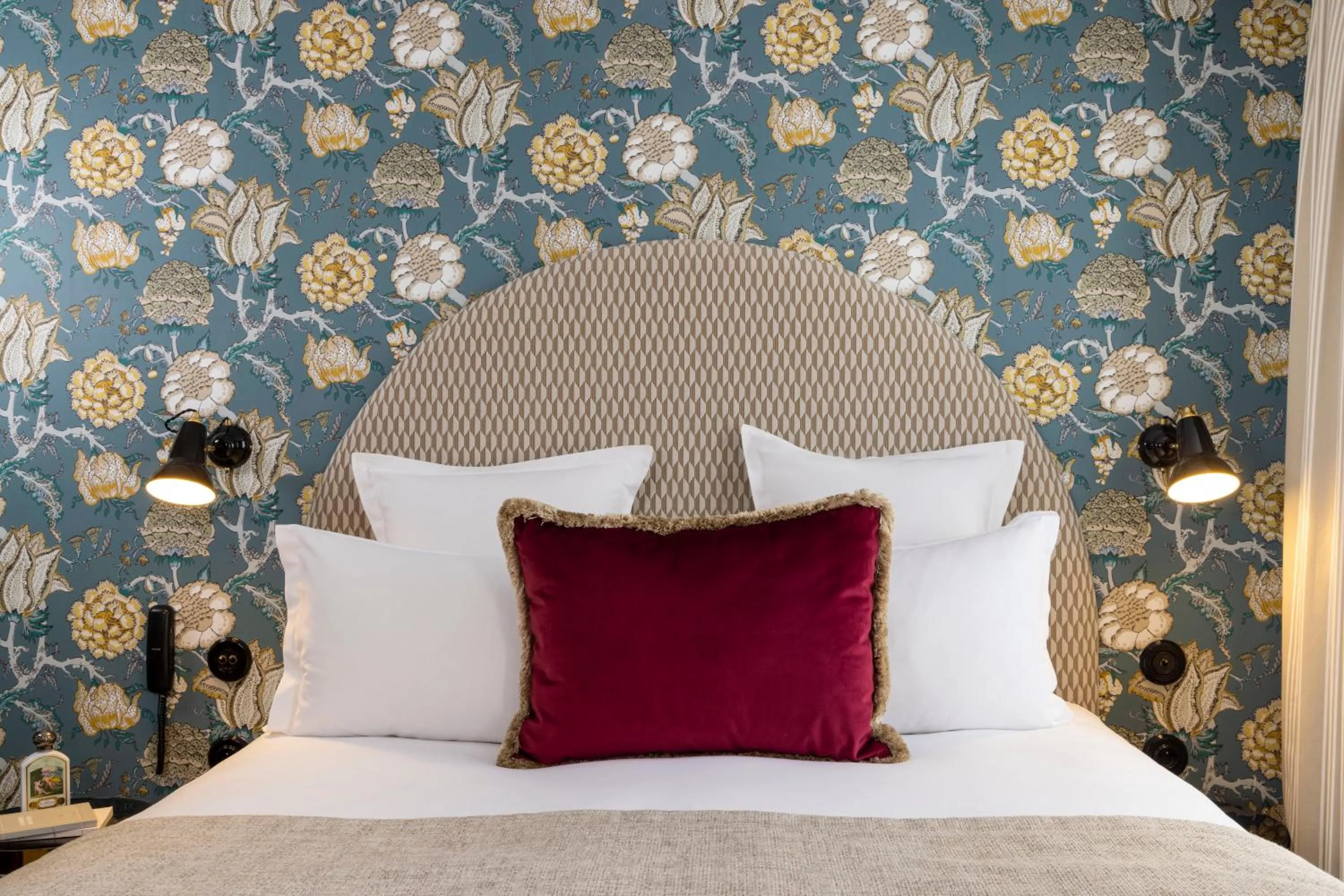 Bedroom, Bed in Hôtel Fior d'Aliza