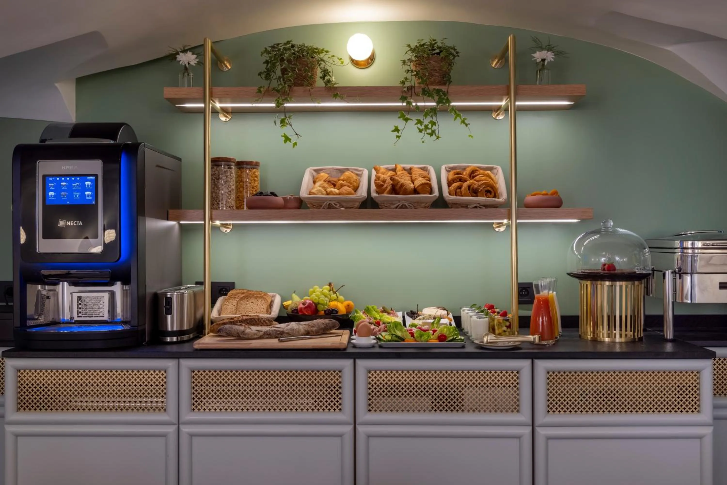 Food and drinks in Hôtel Fior d'Aliza