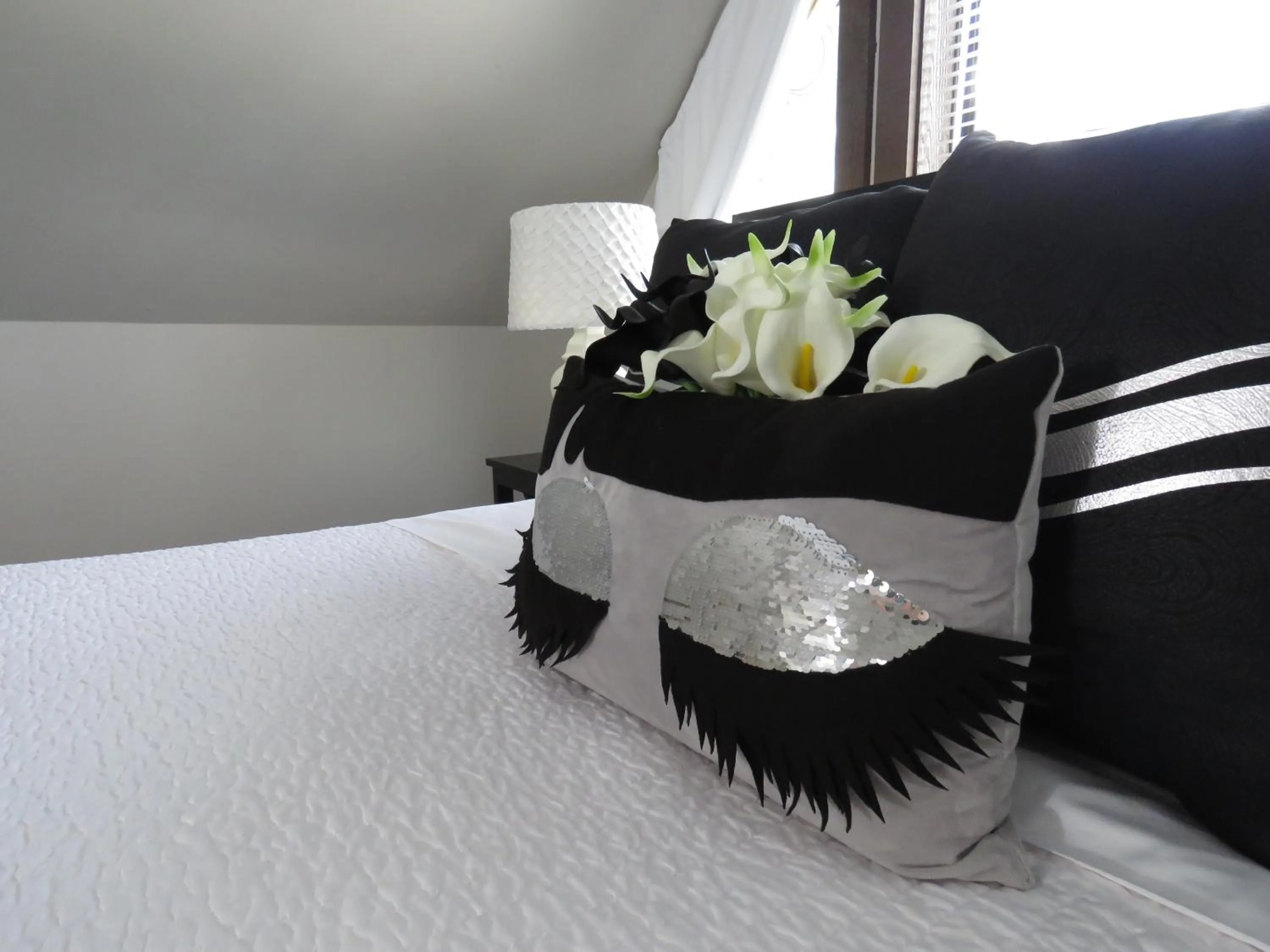 Bed in Tall Pines Inn